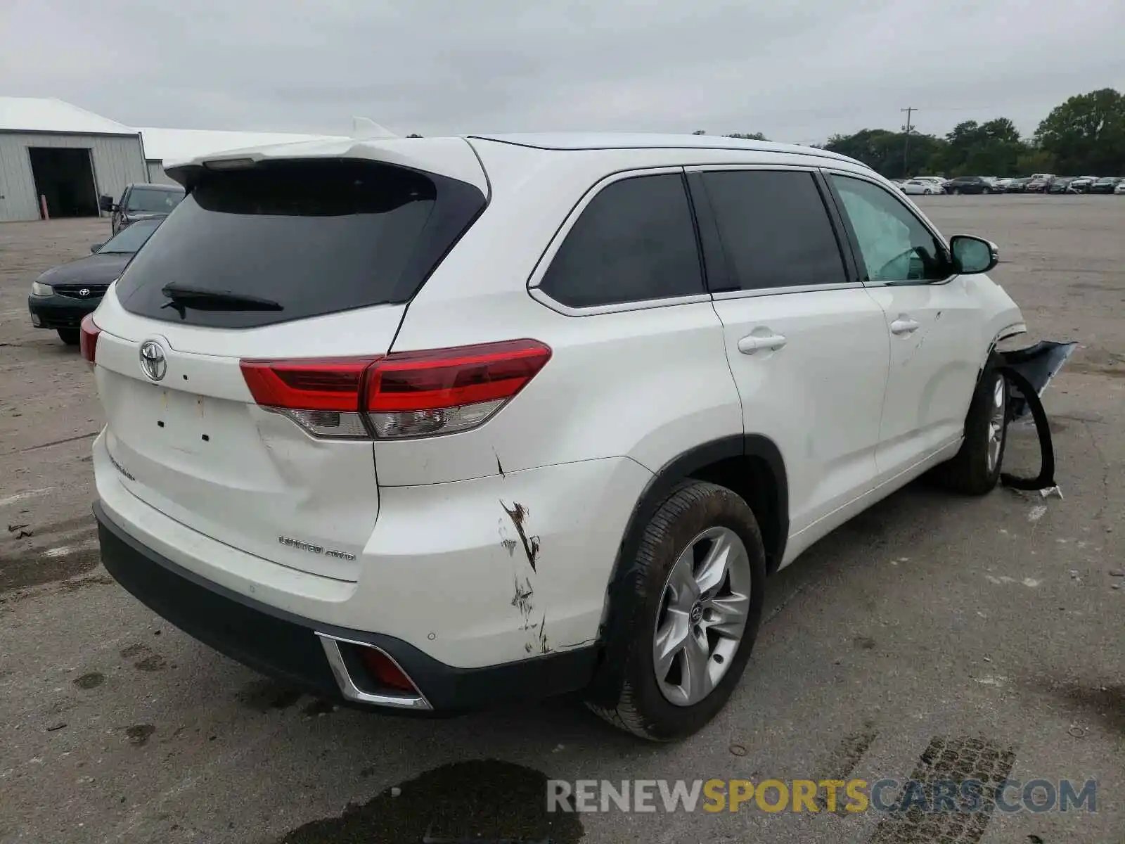 4 Photograph of a damaged car 5TDDZRFH4KS968580 TOYOTA HIGHLANDER 2019