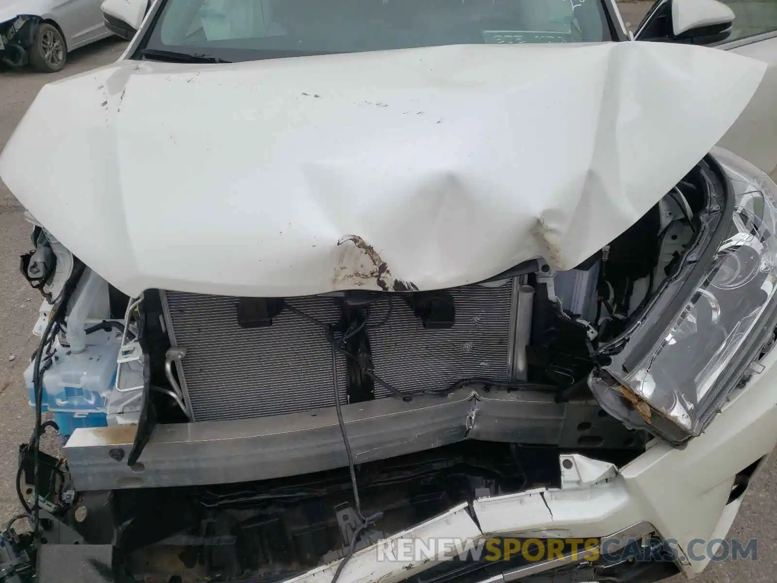 7 Photograph of a damaged car 5TDDZRFH4KS968580 TOYOTA HIGHLANDER 2019