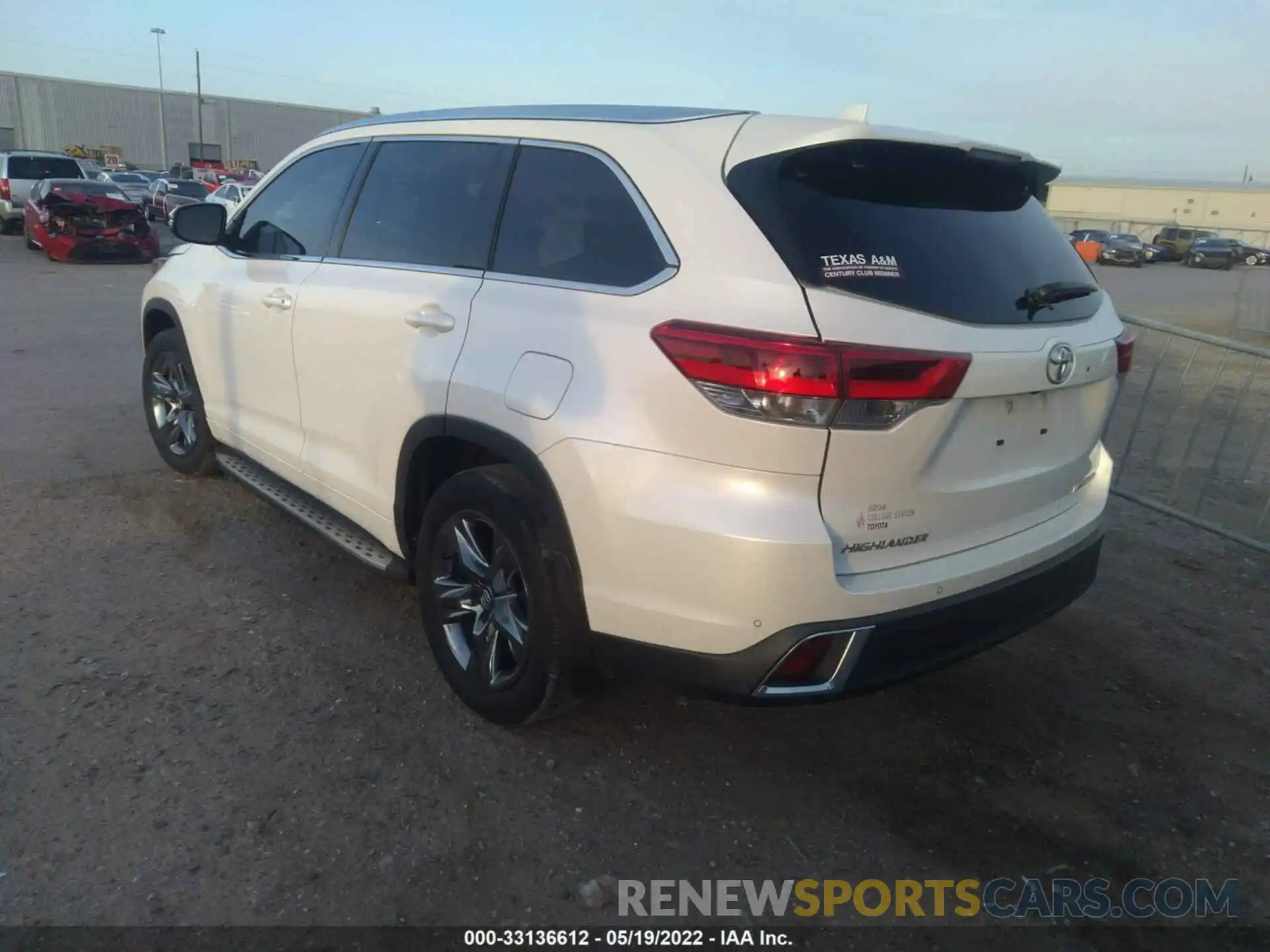 3 Photograph of a damaged car 5TDDZRFH4KS972886 TOYOTA HIGHLANDER 2019