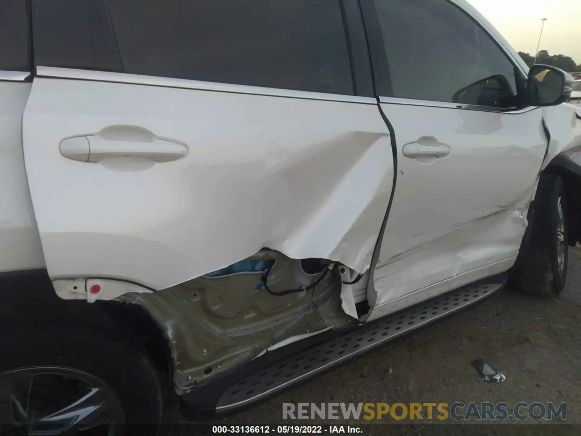 6 Photograph of a damaged car 5TDDZRFH4KS972886 TOYOTA HIGHLANDER 2019