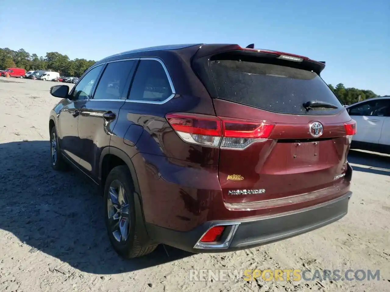 3 Photograph of a damaged car 5TDDZRFH4KS974363 TOYOTA HIGHLANDER 2019