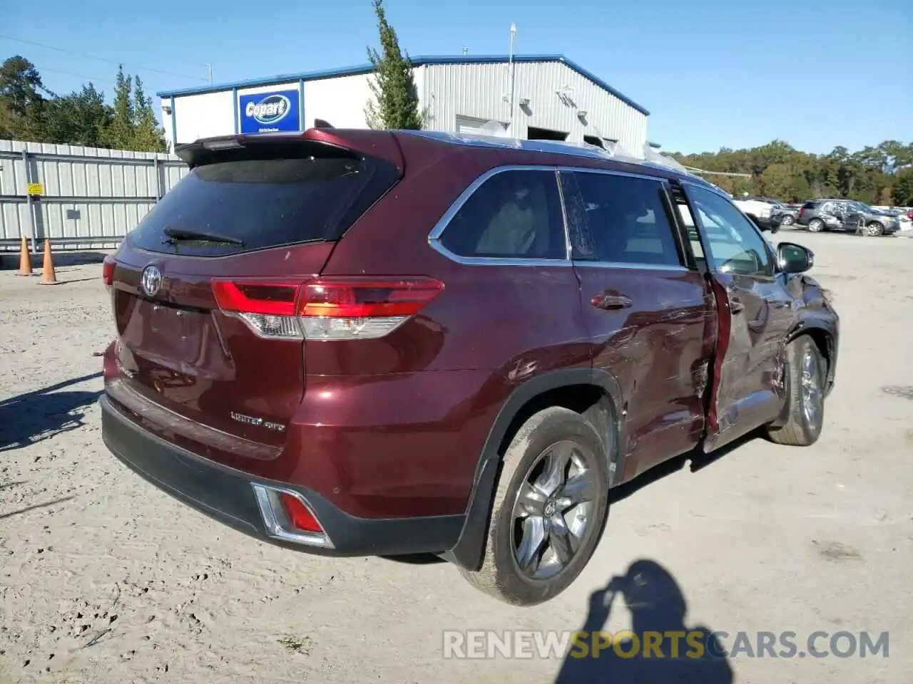 4 Photograph of a damaged car 5TDDZRFH4KS974363 TOYOTA HIGHLANDER 2019