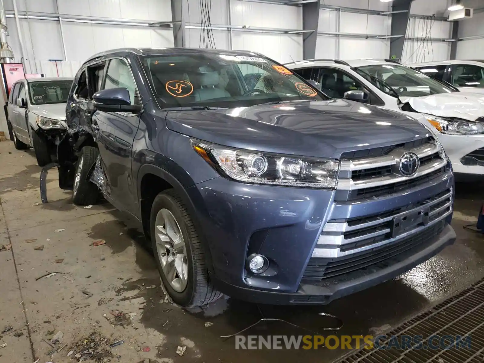 1 Photograph of a damaged car 5TDDZRFH4KS976114 TOYOTA HIGHLANDER 2019