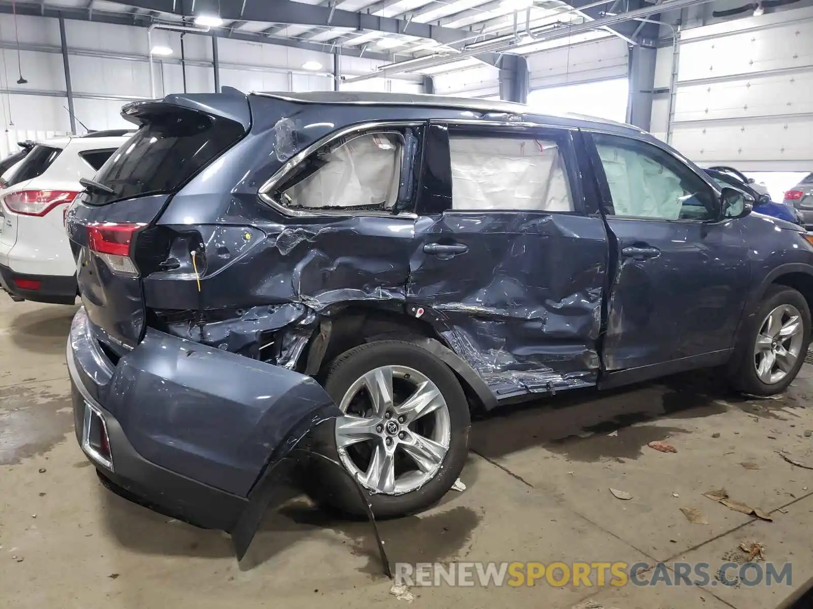 9 Photograph of a damaged car 5TDDZRFH4KS976114 TOYOTA HIGHLANDER 2019