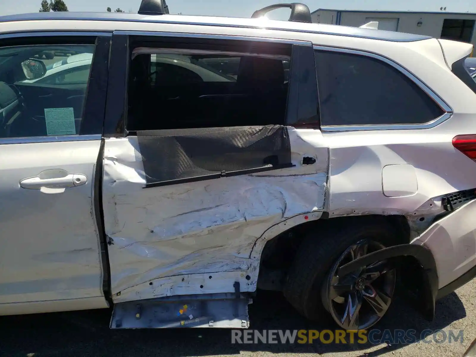 9 Photograph of a damaged car 5TDDZRFH4KS984939 TOYOTA HIGHLANDER 2019