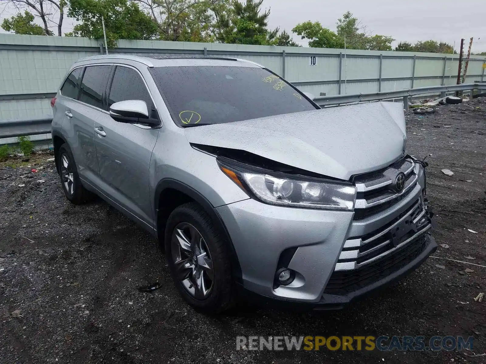 1 Photograph of a damaged car 5TDDZRFH4KS993639 TOYOTA HIGHLANDER 2019