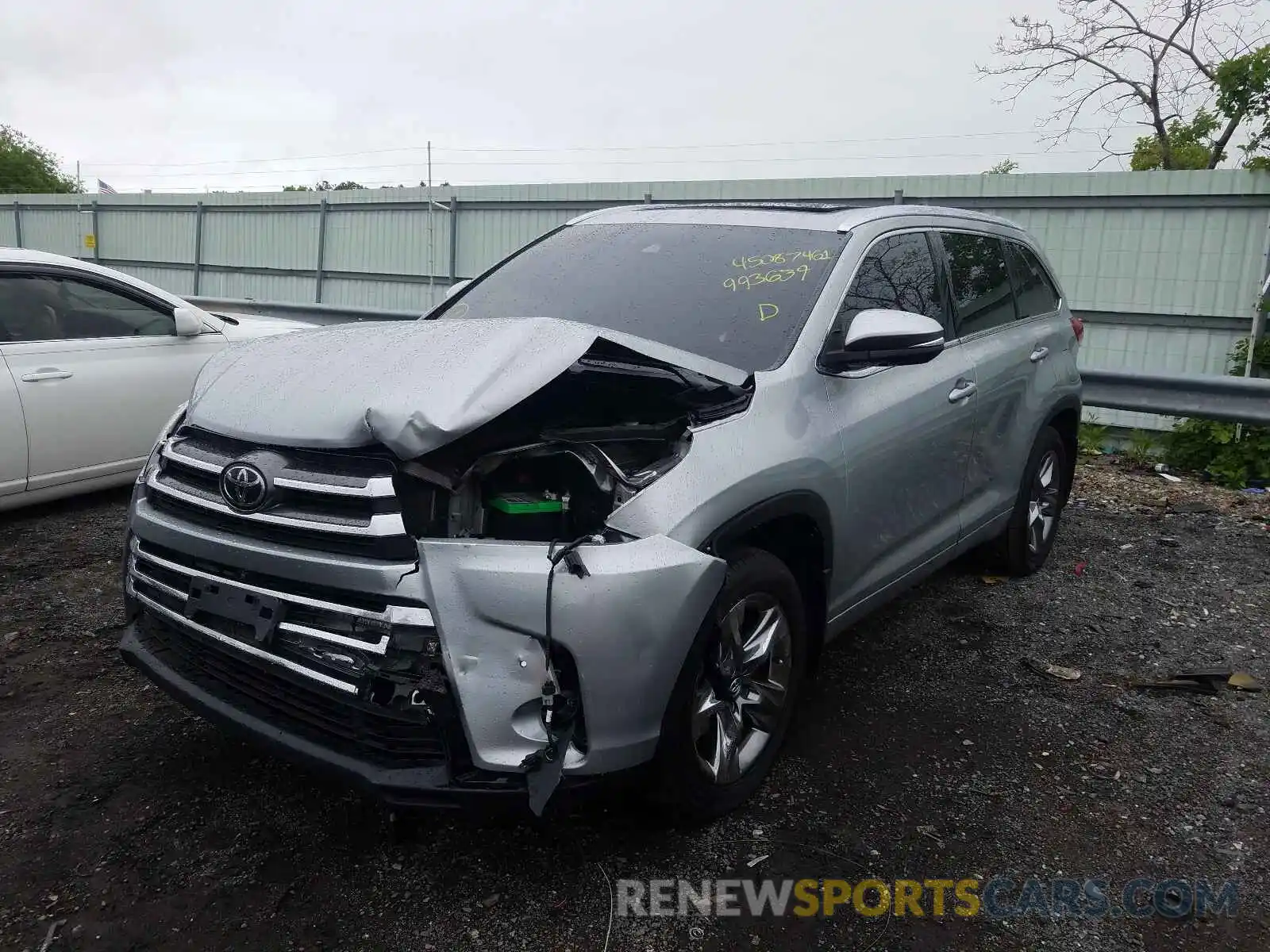 2 Photograph of a damaged car 5TDDZRFH4KS993639 TOYOTA HIGHLANDER 2019