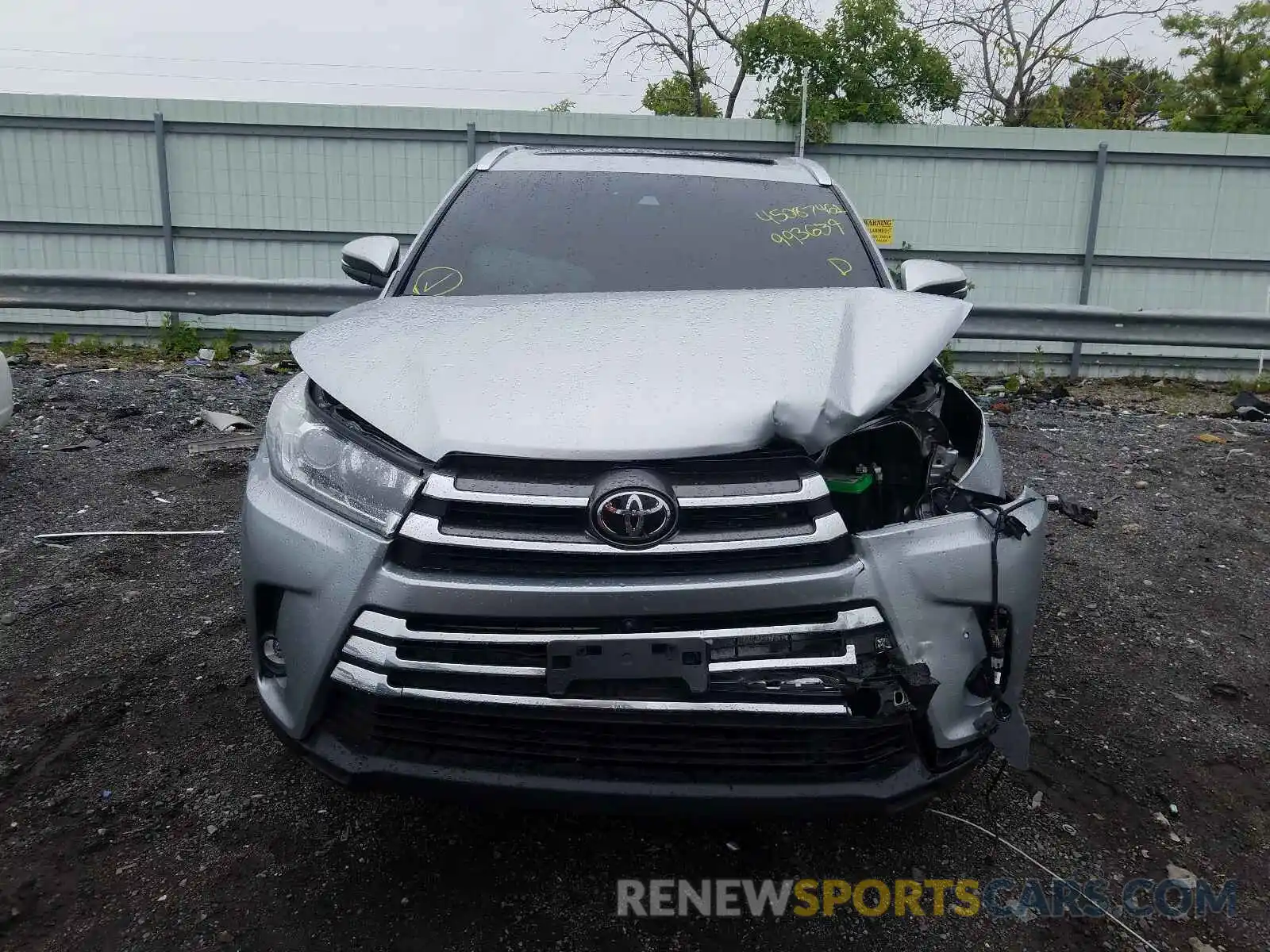 9 Photograph of a damaged car 5TDDZRFH4KS993639 TOYOTA HIGHLANDER 2019