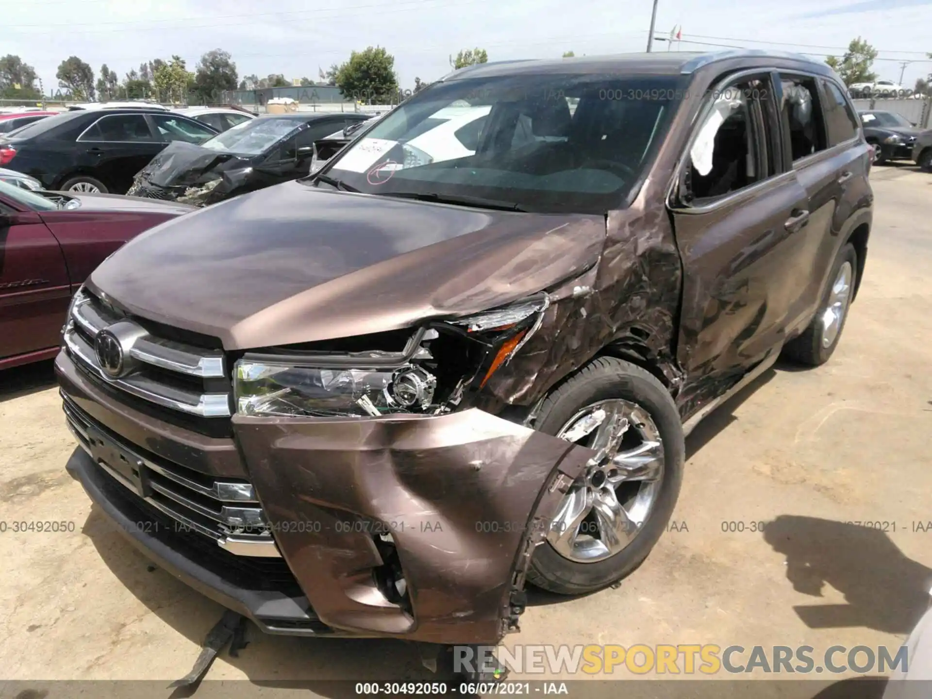 2 Photograph of a damaged car 5TDDZRFH4KS996962 TOYOTA HIGHLANDER 2019