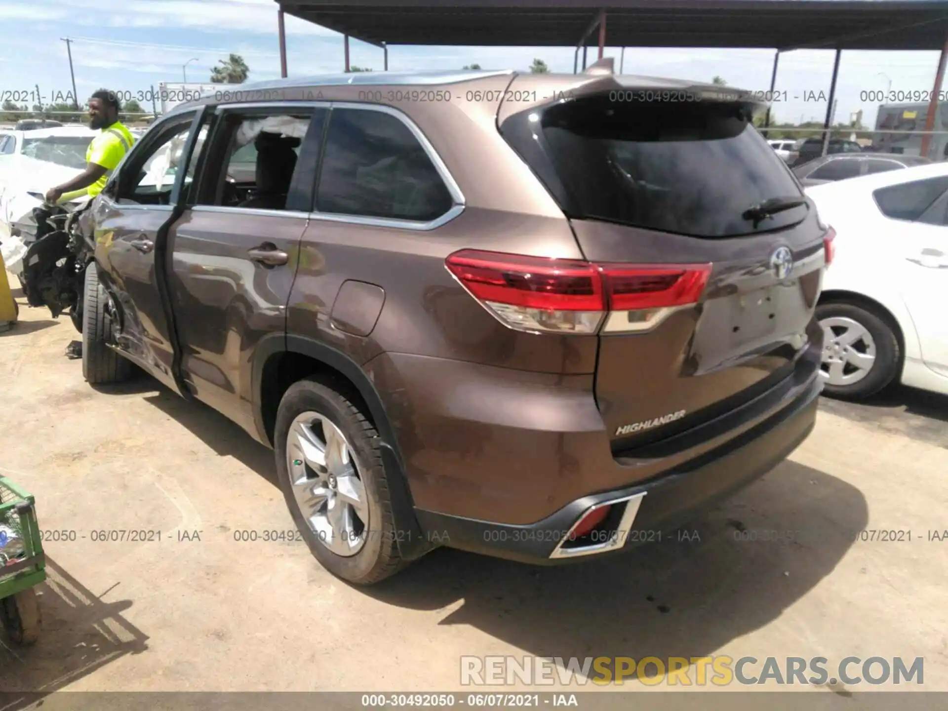 3 Фотография поврежденного автомобиля 5TDDZRFH4KS996962 TOYOTA HIGHLANDER 2019