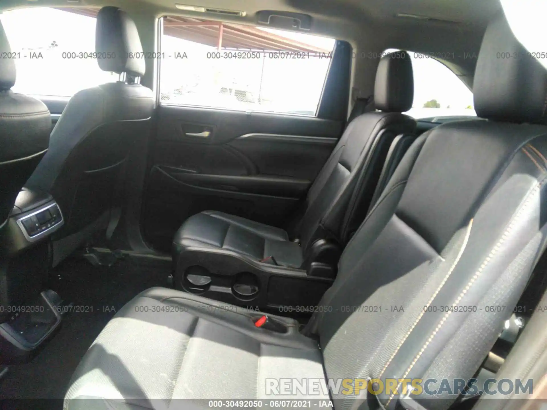 8 Фотография поврежденного автомобиля 5TDDZRFH4KS996962 TOYOTA HIGHLANDER 2019