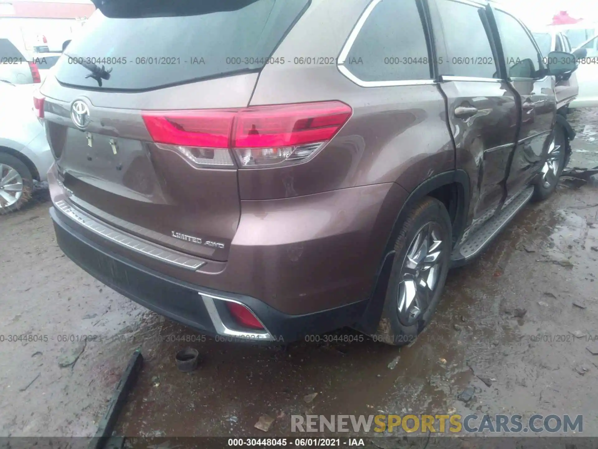 4 Photograph of a damaged car 5TDDZRFH5KS700265 TOYOTA HIGHLANDER 2019