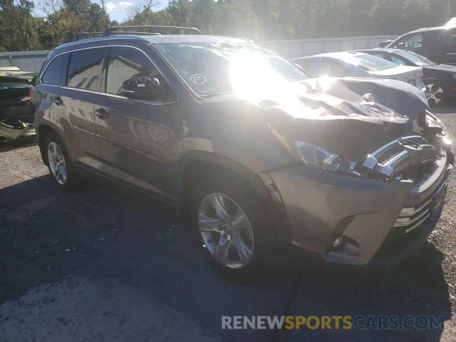 1 Photograph of a damaged car 5TDDZRFH5KS706194 TOYOTA HIGHLANDER 2019