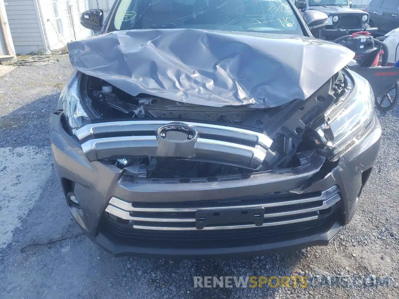 9 Photograph of a damaged car 5TDDZRFH5KS706194 TOYOTA HIGHLANDER 2019