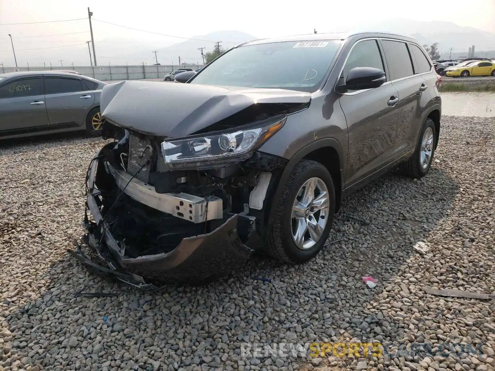 2 Photograph of a damaged car 5TDDZRFH5KS706633 TOYOTA HIGHLANDER 2019