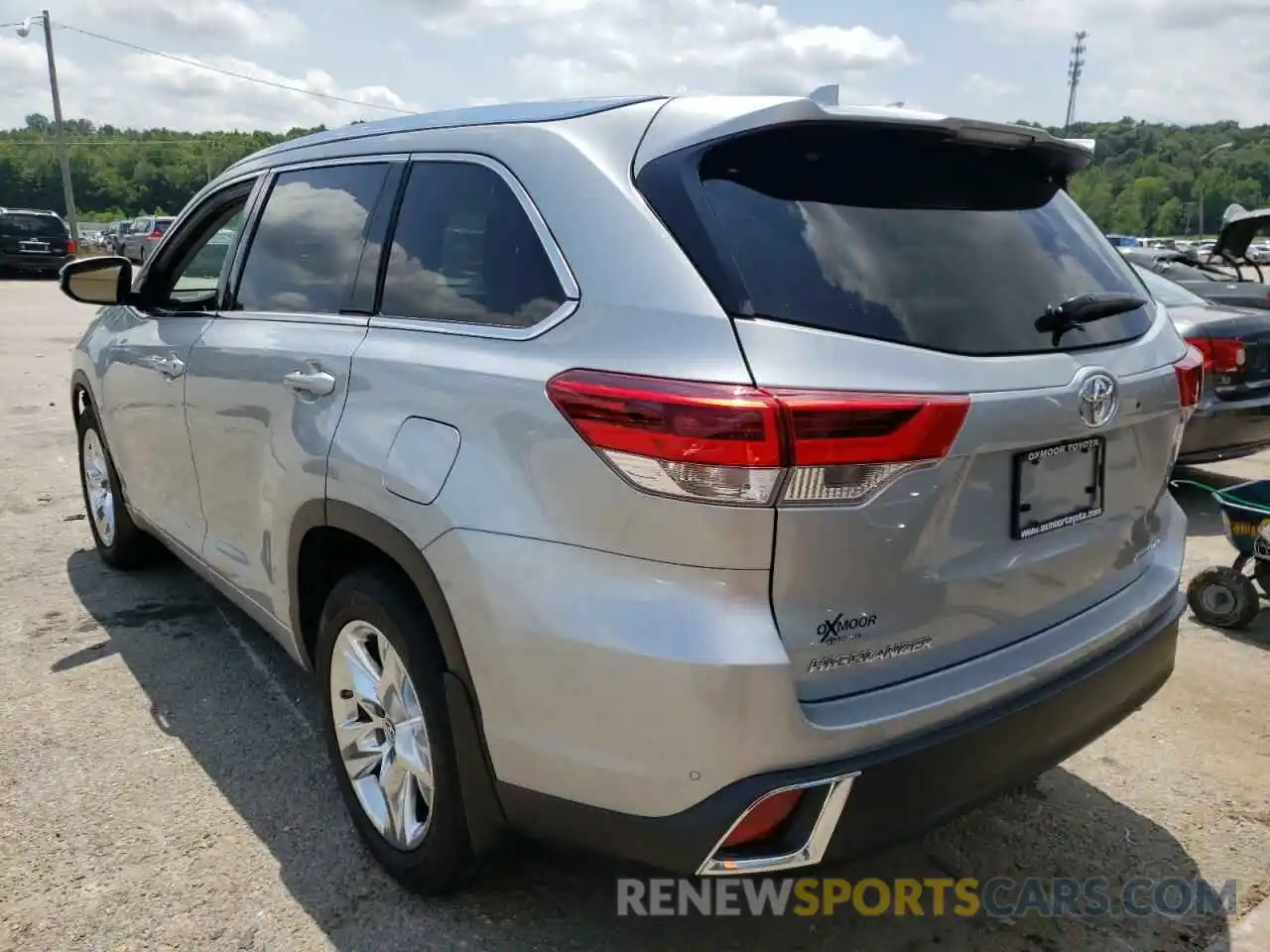 3 Photograph of a damaged car 5TDDZRFH5KS708043 TOYOTA HIGHLANDER 2019