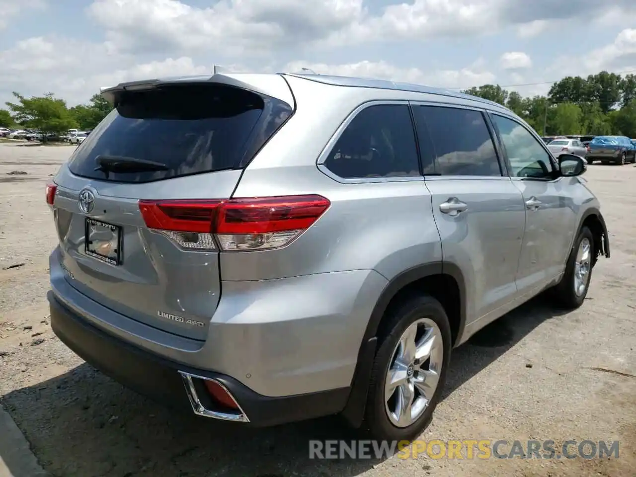 4 Photograph of a damaged car 5TDDZRFH5KS708043 TOYOTA HIGHLANDER 2019