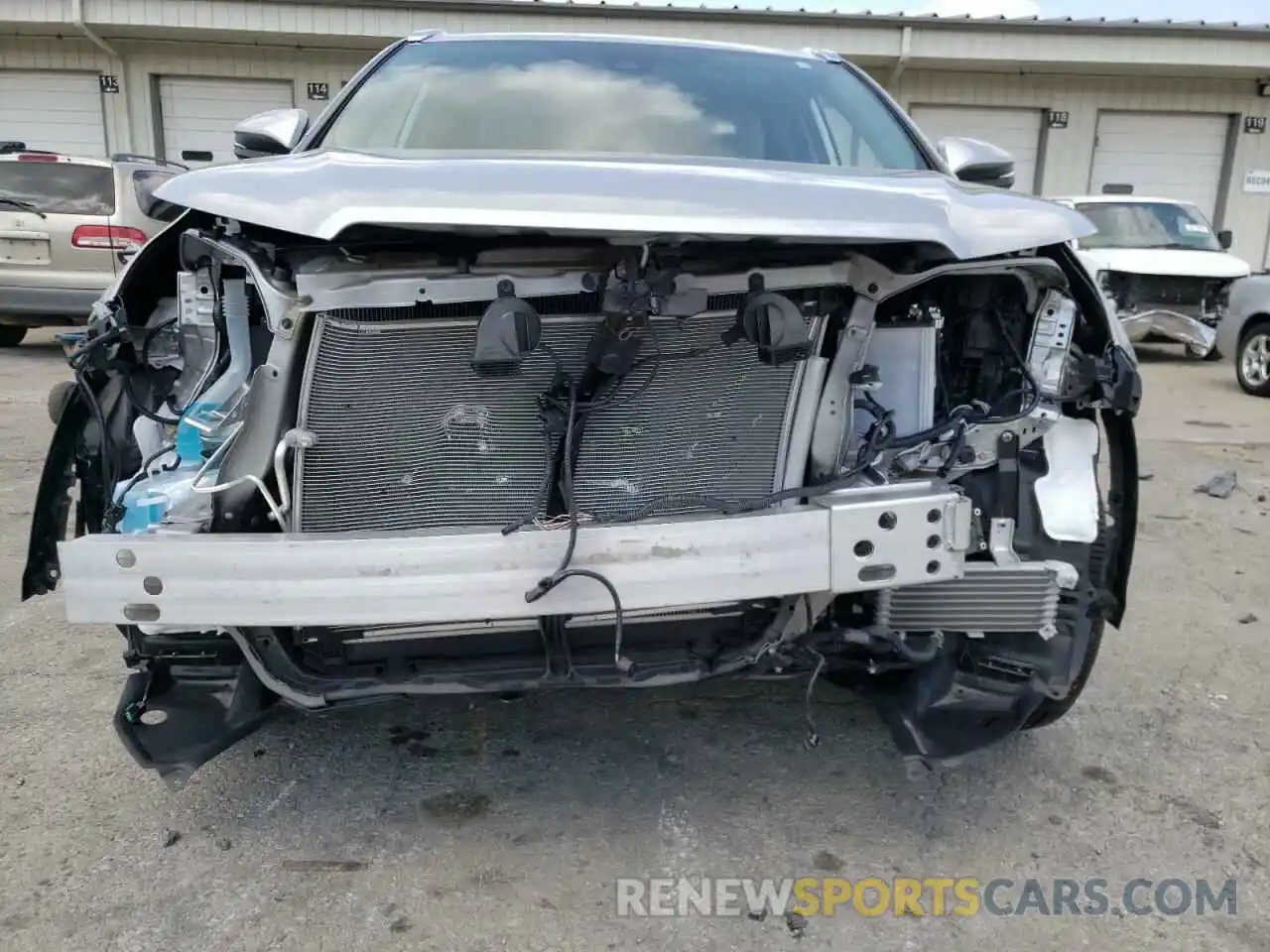 9 Photograph of a damaged car 5TDDZRFH5KS708043 TOYOTA HIGHLANDER 2019