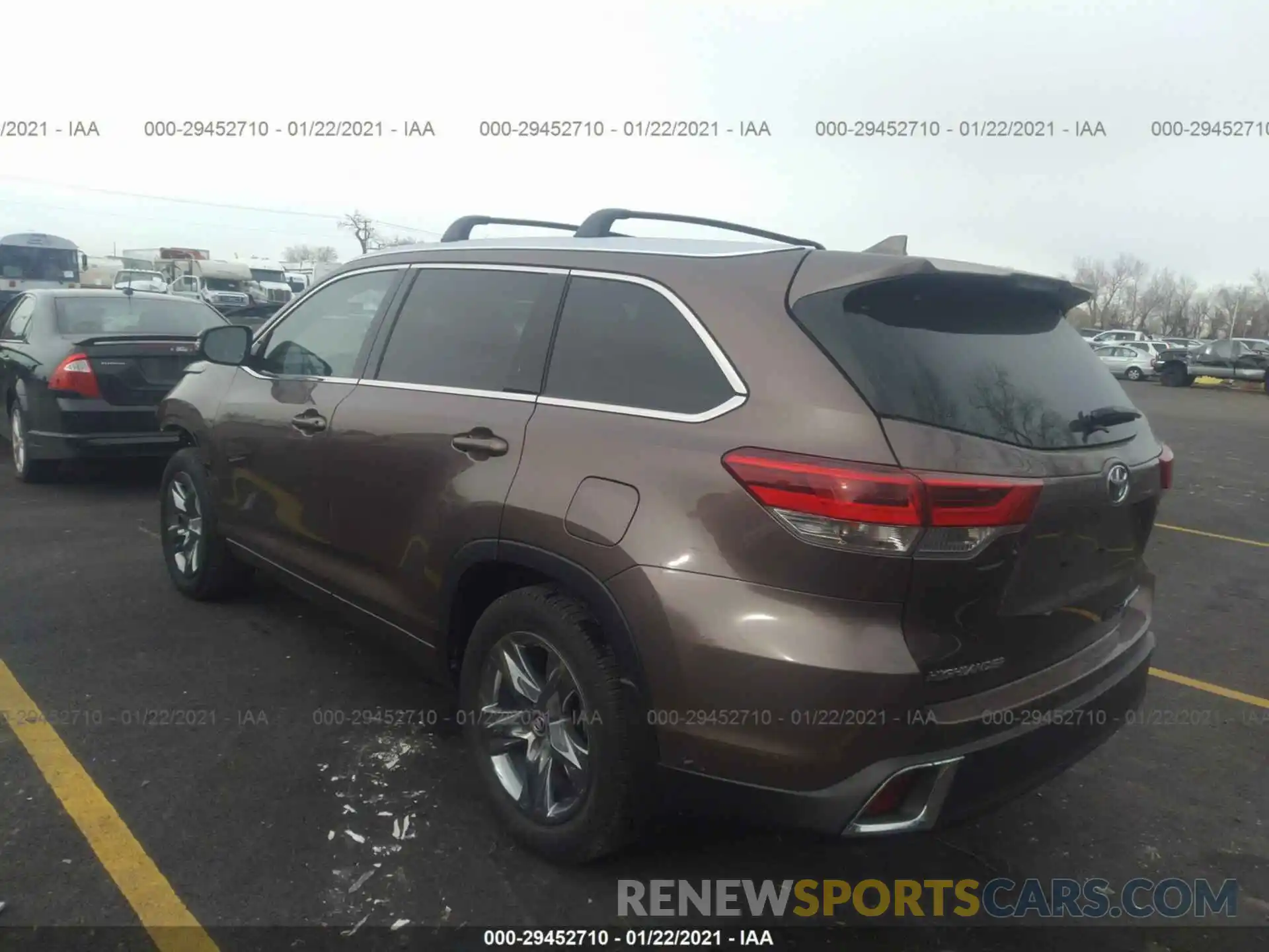 3 Photograph of a damaged car 5TDDZRFH5KS710391 TOYOTA HIGHLANDER 2019