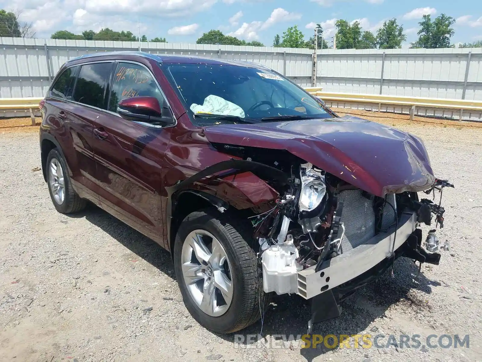 1 Photograph of a damaged car 5TDDZRFH5KS716207 TOYOTA HIGHLANDER 2019