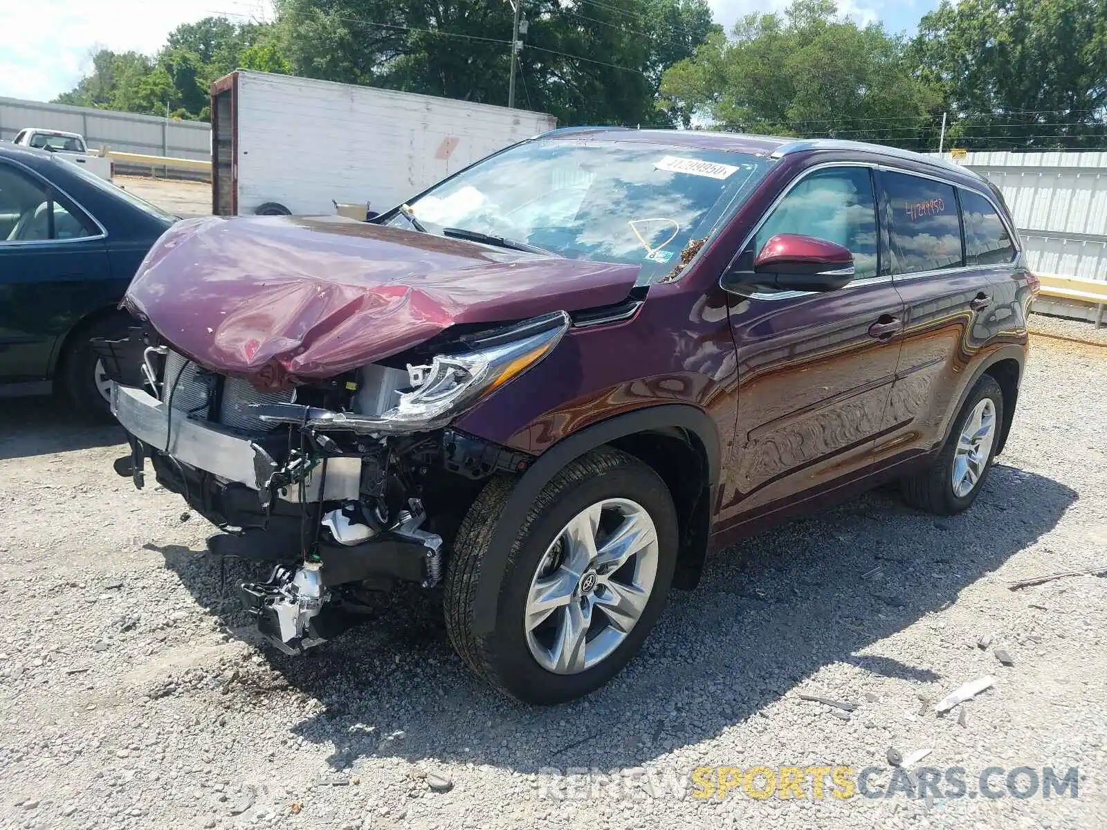 2 Photograph of a damaged car 5TDDZRFH5KS716207 TOYOTA HIGHLANDER 2019