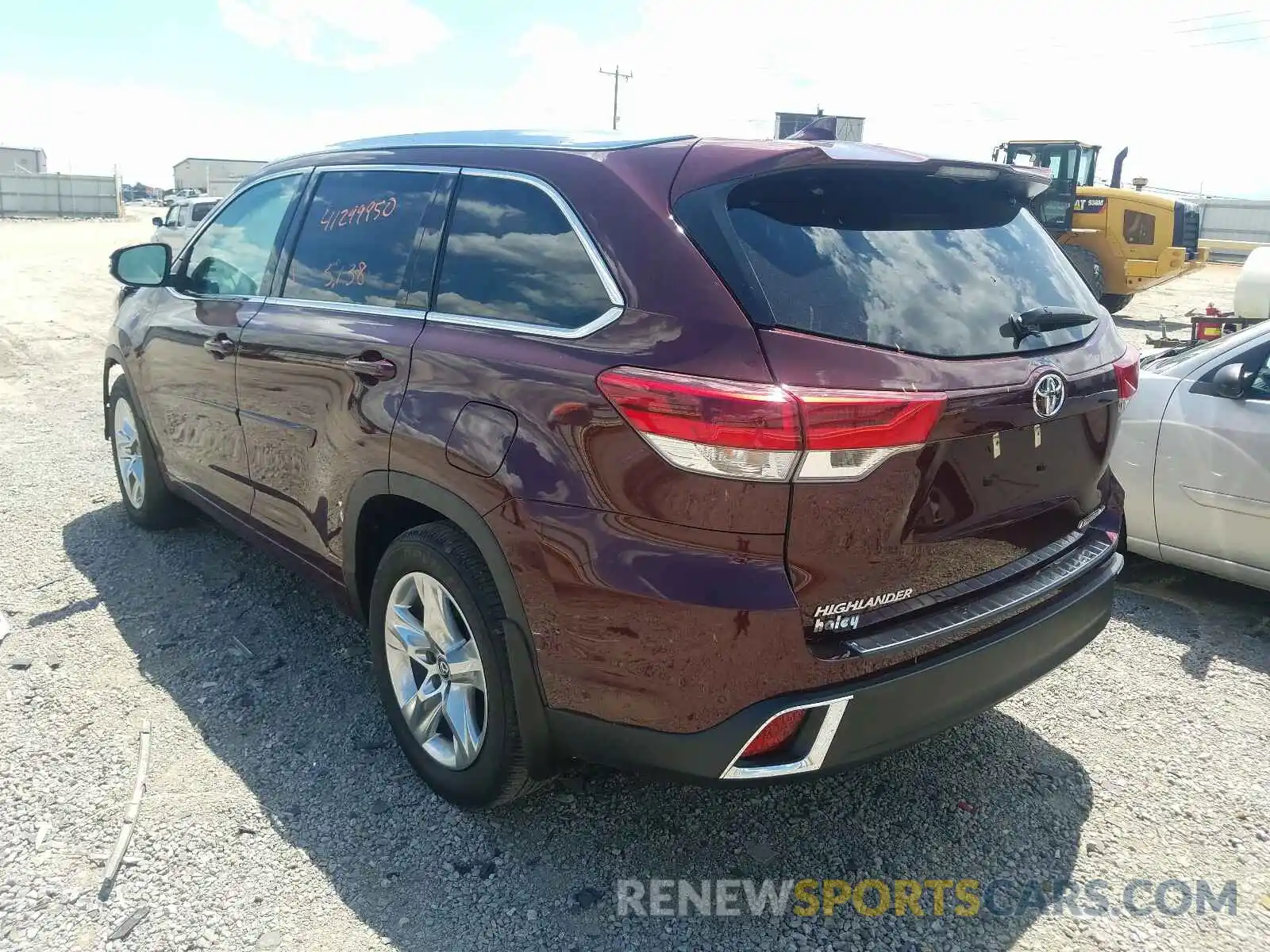 3 Photograph of a damaged car 5TDDZRFH5KS716207 TOYOTA HIGHLANDER 2019