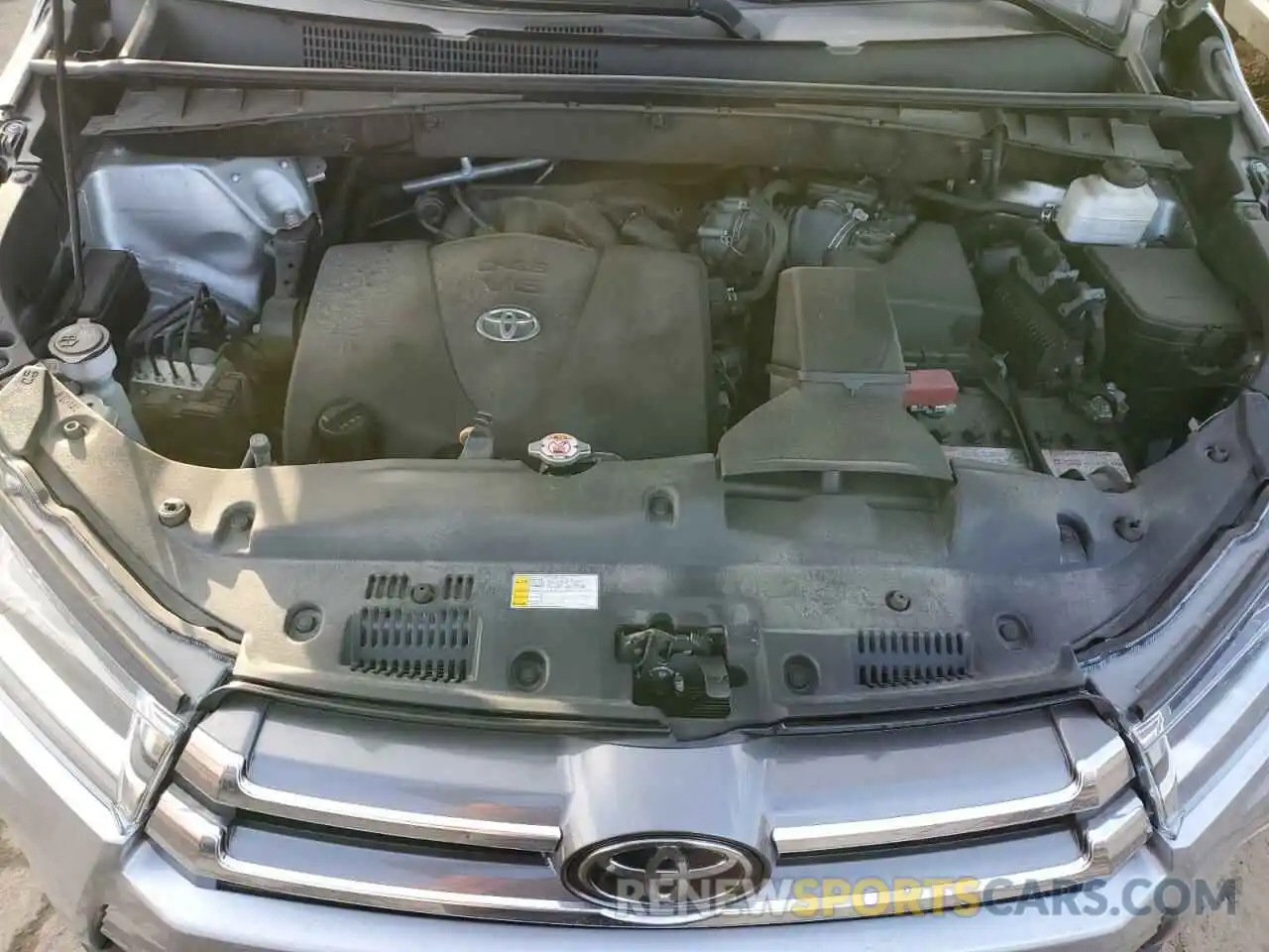 12 Photograph of a damaged car 5TDDZRFH5KS724159 TOYOTA HIGHLANDER 2019