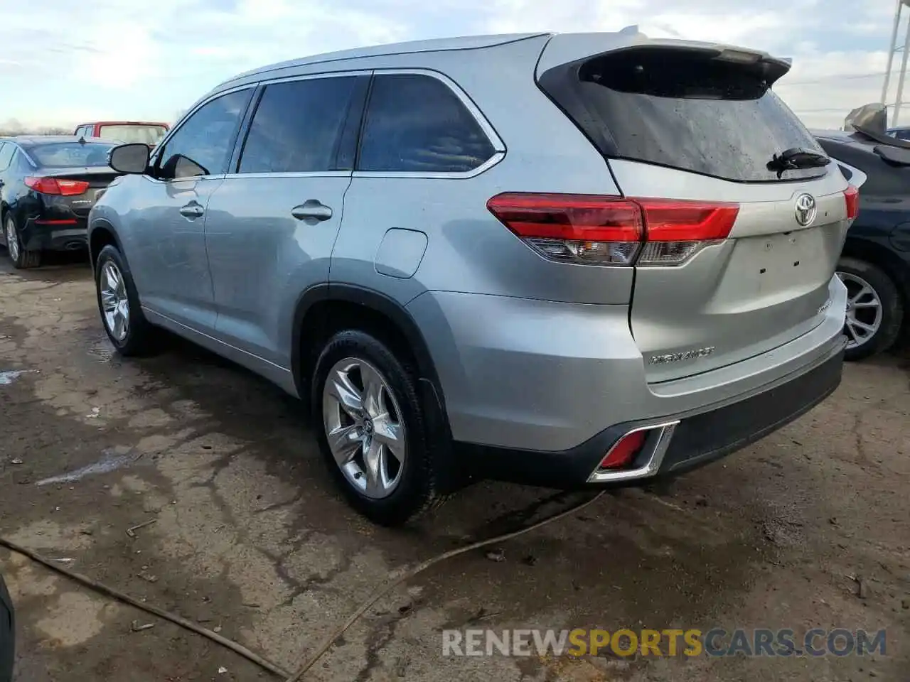 2 Photograph of a damaged car 5TDDZRFH5KS724159 TOYOTA HIGHLANDER 2019