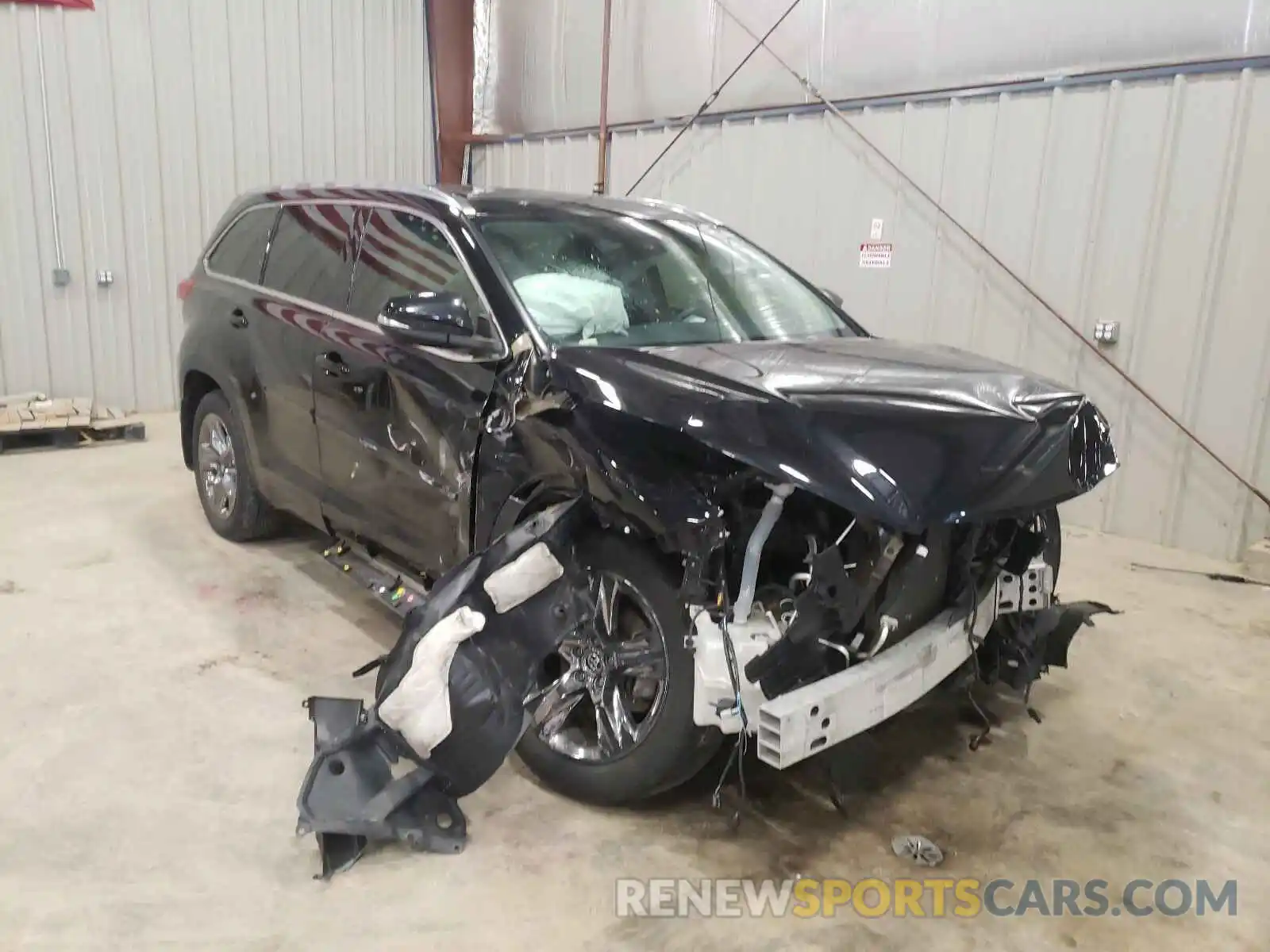 1 Photograph of a damaged car 5TDDZRFH5KS916388 TOYOTA HIGHLANDER 2019