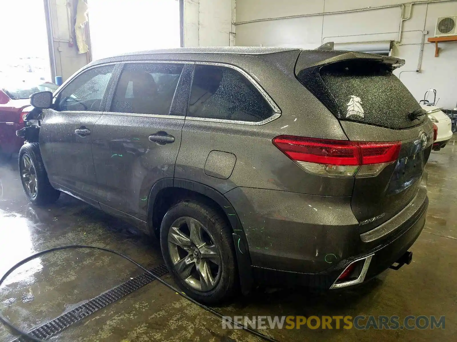 3 Photograph of a damaged car 5TDDZRFH5KS917783 TOYOTA HIGHLANDER 2019