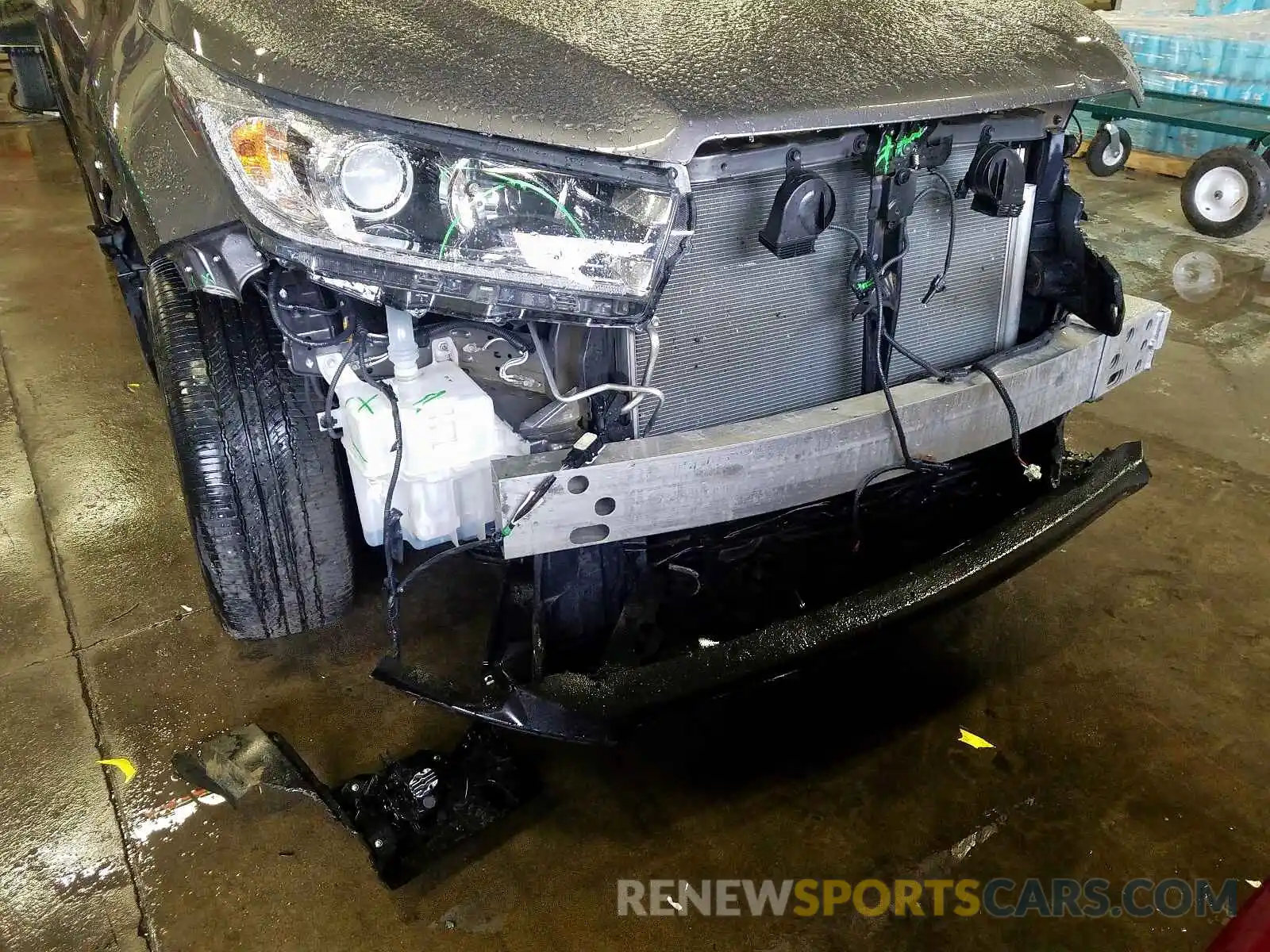 9 Photograph of a damaged car 5TDDZRFH5KS917783 TOYOTA HIGHLANDER 2019