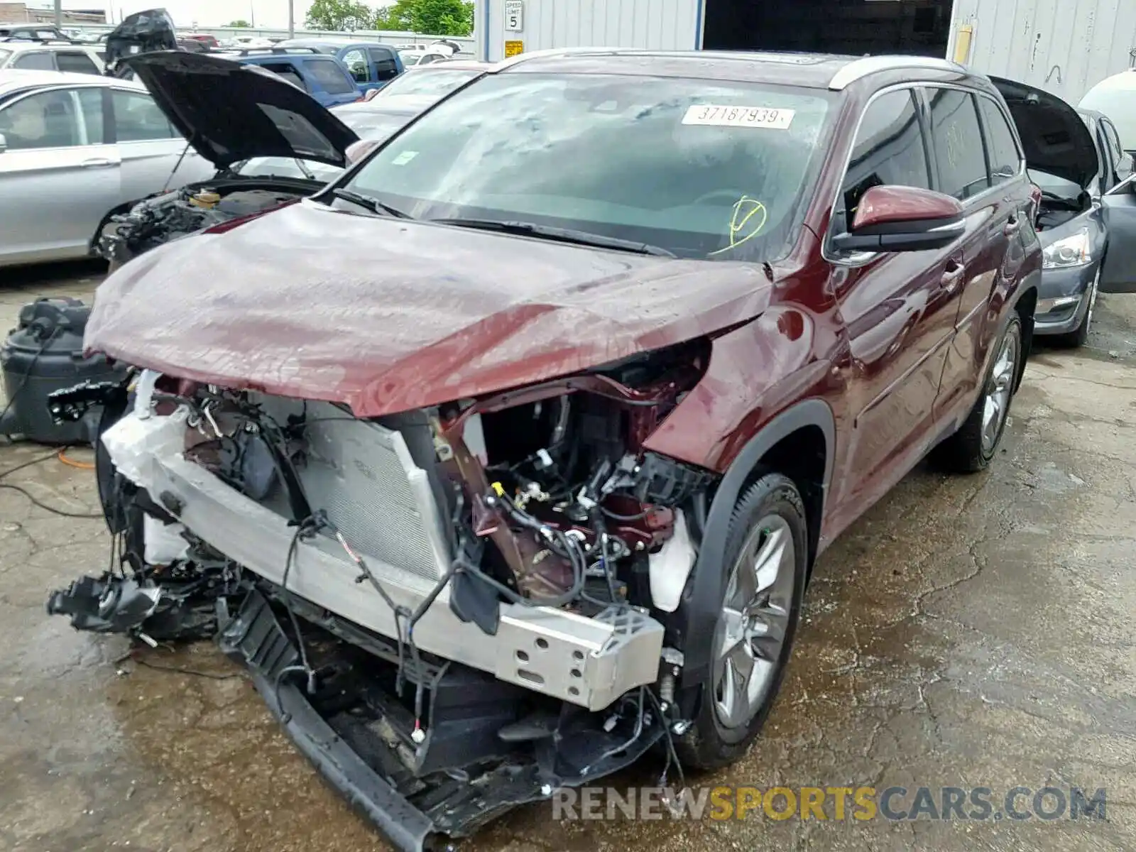 2 Photograph of a damaged car 5TDDZRFH5KS920800 TOYOTA HIGHLANDER 2019