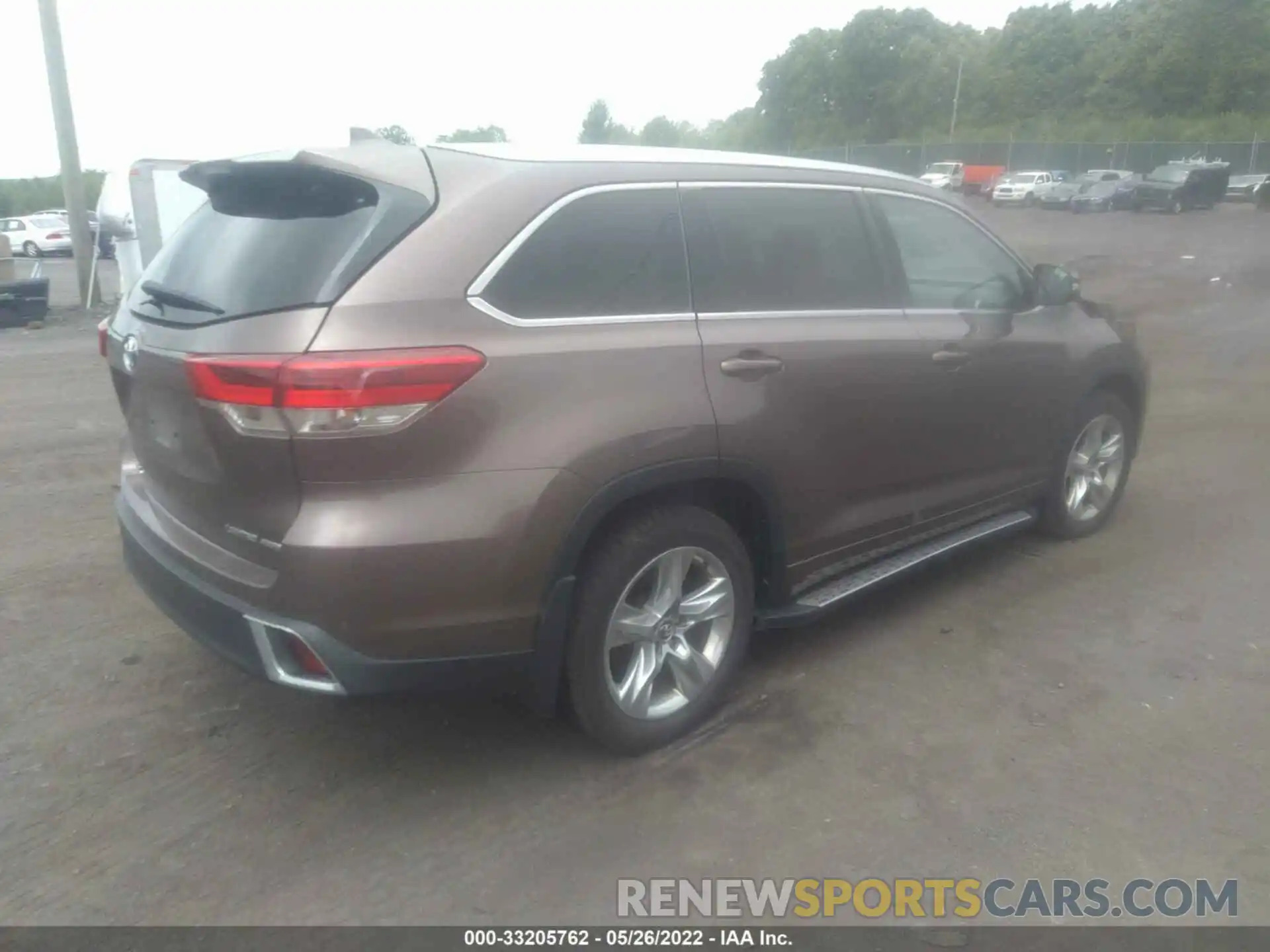 4 Photograph of a damaged car 5TDDZRFH5KS930131 TOYOTA HIGHLANDER 2019