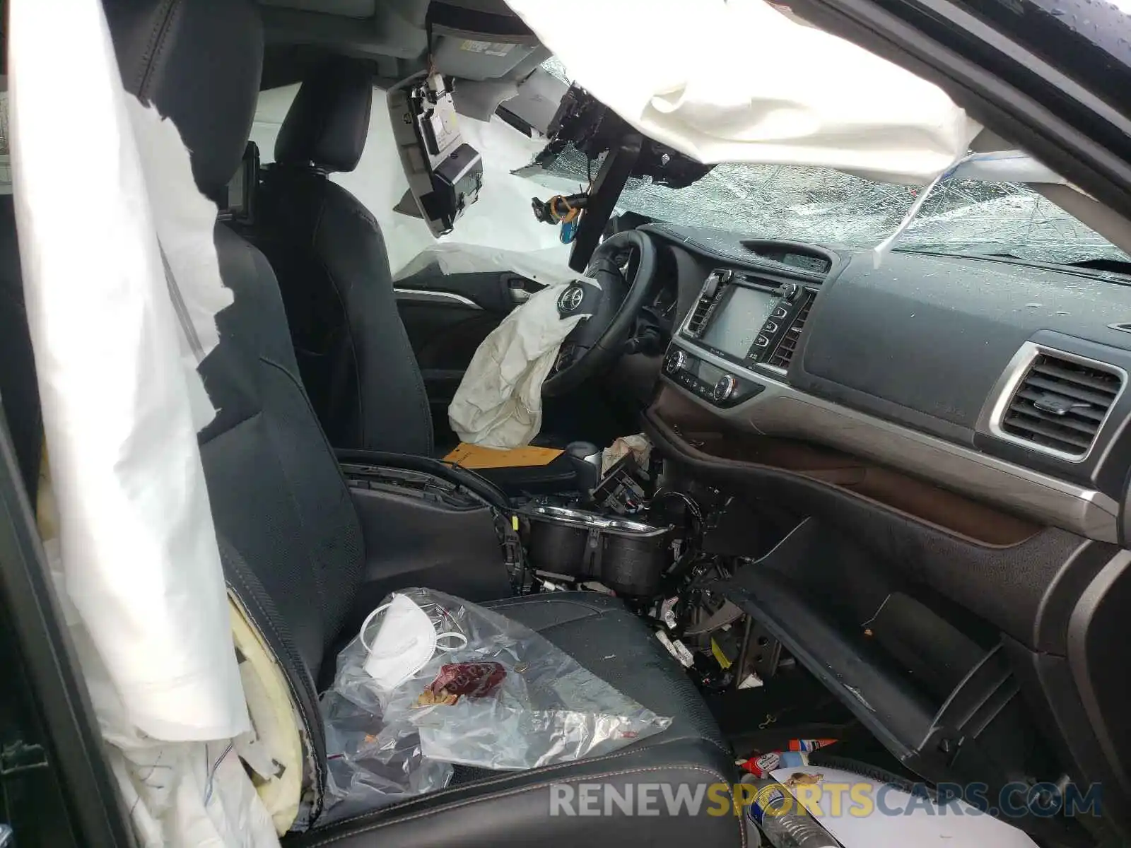 5 Photograph of a damaged car 5TDDZRFH5KS944966 TOYOTA HIGHLANDER 2019