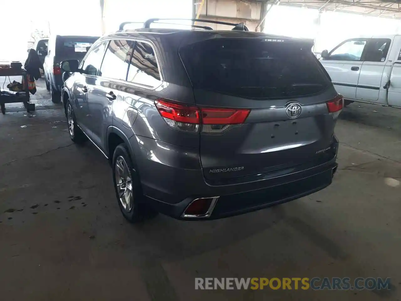 3 Photograph of a damaged car 5TDDZRFH5KS960889 TOYOTA HIGHLANDER 2019