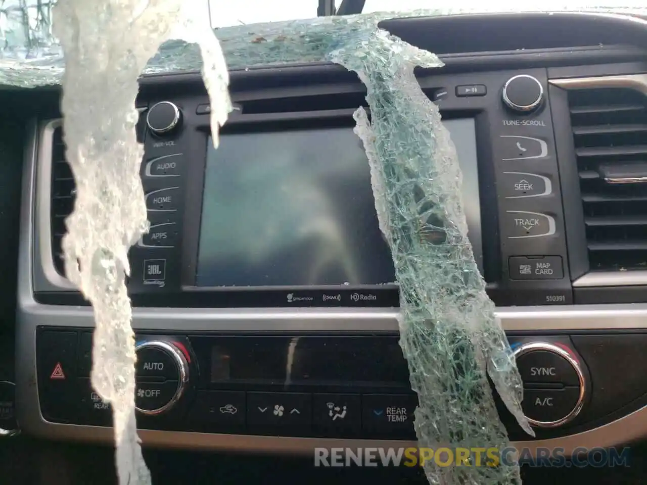 9 Photograph of a damaged car 5TDDZRFH5KS970225 TOYOTA HIGHLANDER 2019