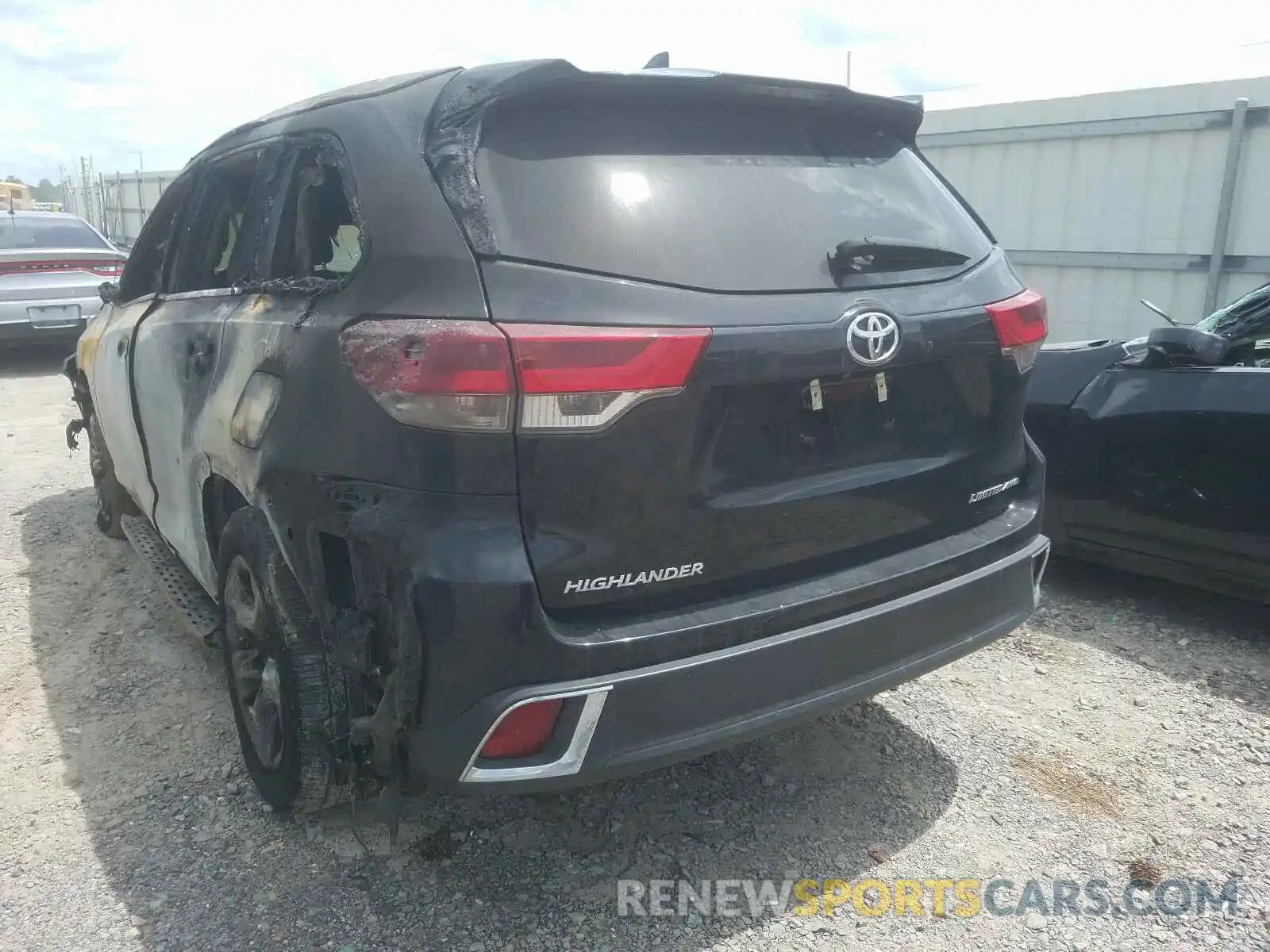 3 Photograph of a damaged car 5TDDZRFH5KS973917 TOYOTA HIGHLANDER 2019