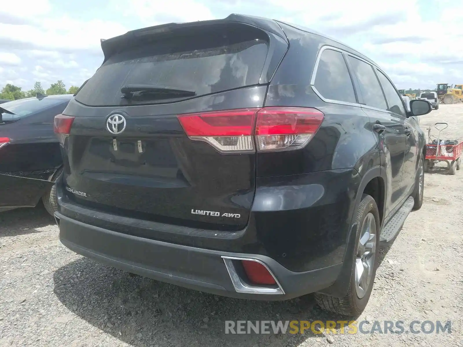 4 Photograph of a damaged car 5TDDZRFH5KS973917 TOYOTA HIGHLANDER 2019