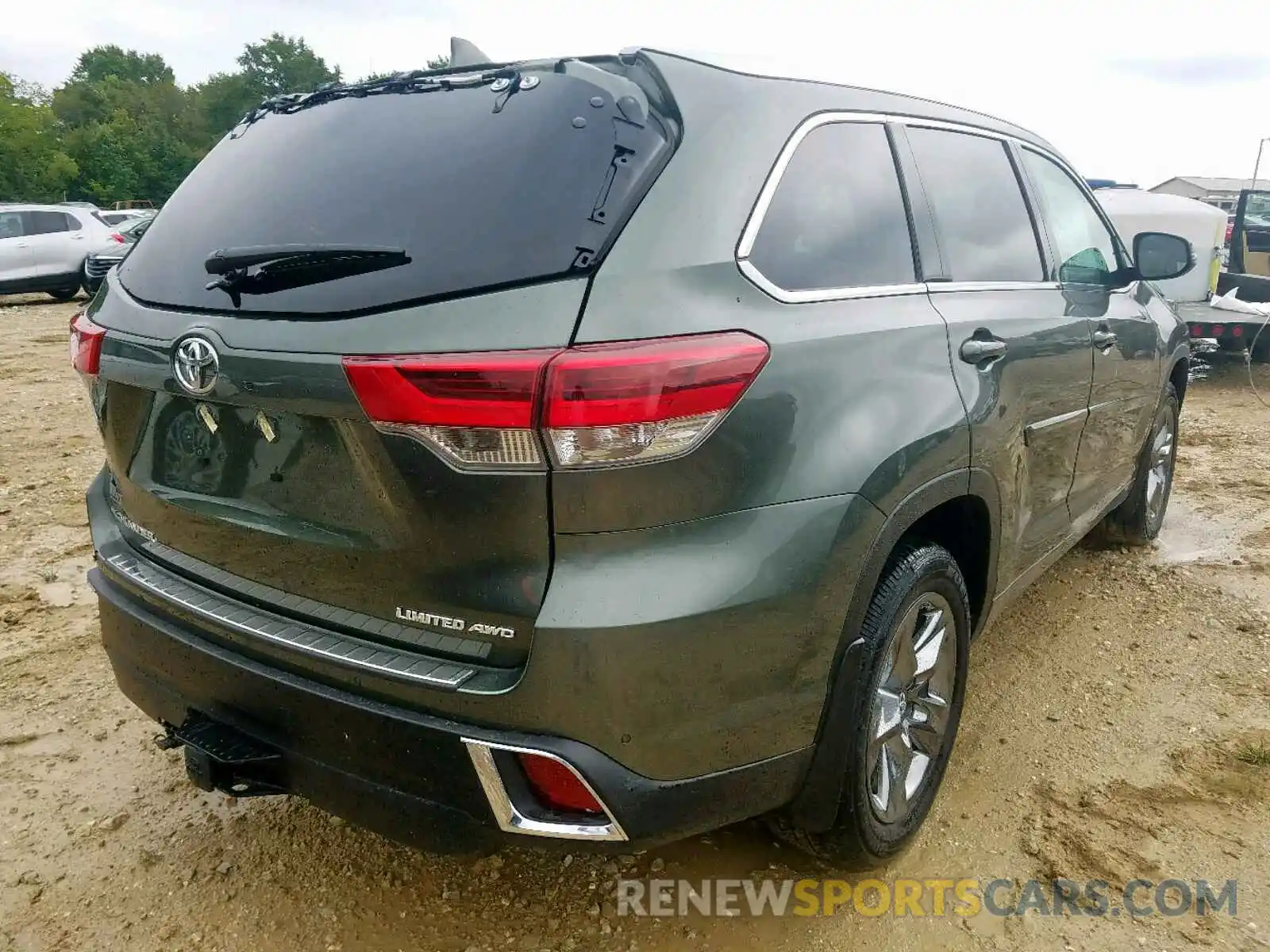 4 Photograph of a damaged car 5TDDZRFH5KS974968 TOYOTA HIGHLANDER 2019