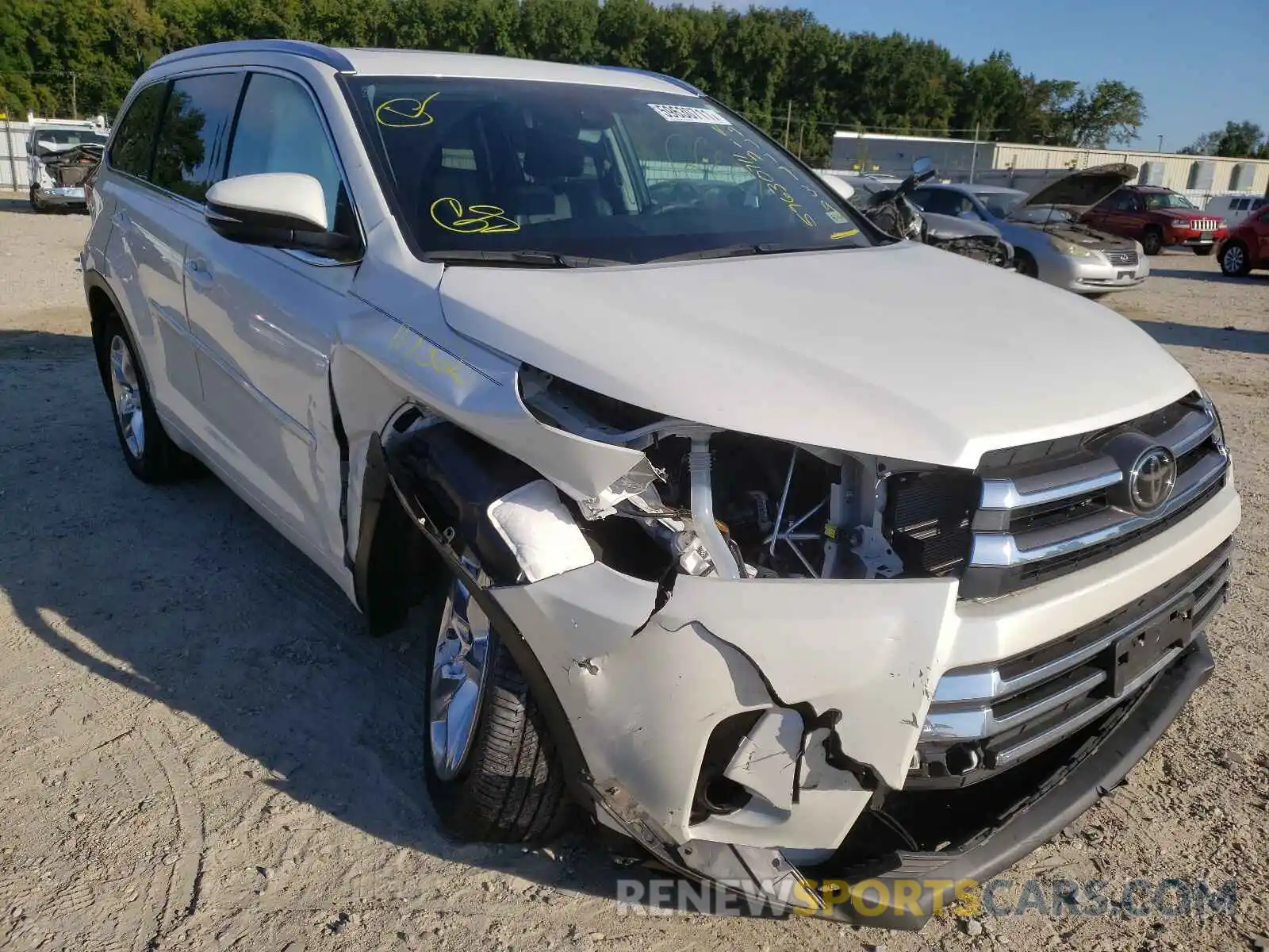 1 Photograph of a damaged car 5TDDZRFH5KS977739 TOYOTA HIGHLANDER 2019