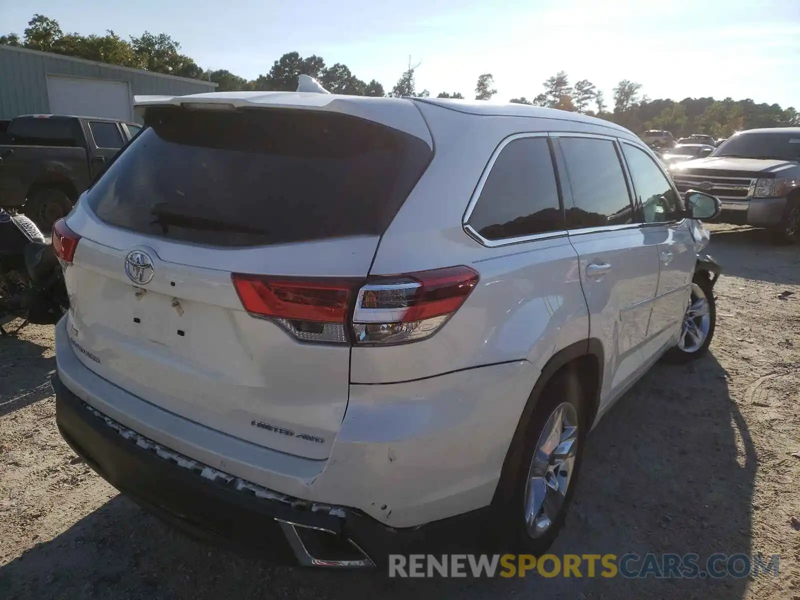 4 Photograph of a damaged car 5TDDZRFH5KS977739 TOYOTA HIGHLANDER 2019