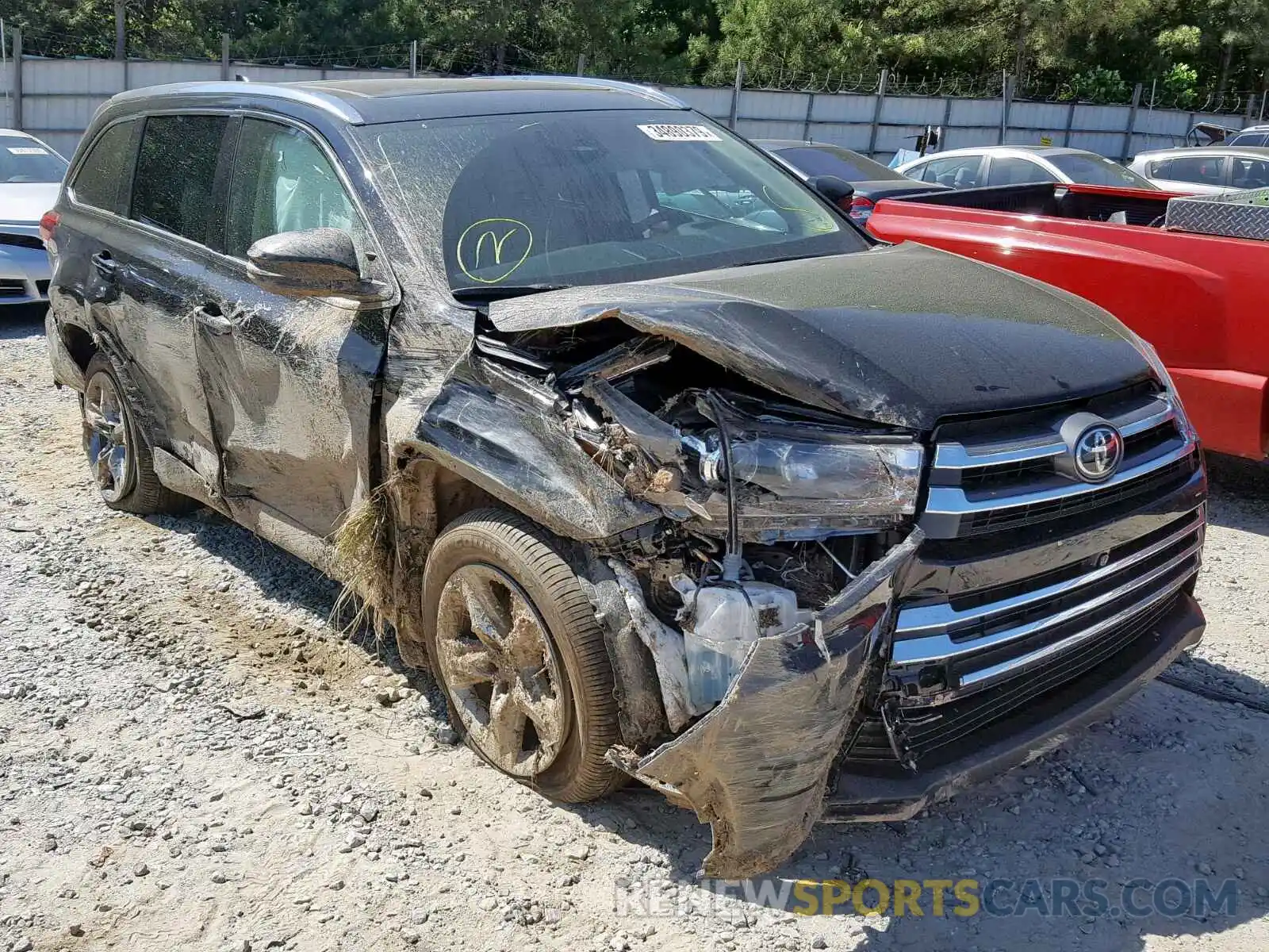 1 Photograph of a damaged car 5TDDZRFH5KS978177 TOYOTA HIGHLANDER 2019