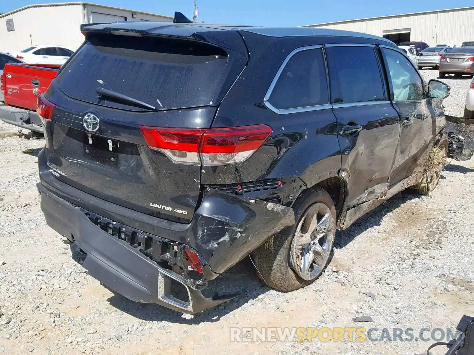 4 Photograph of a damaged car 5TDDZRFH5KS978177 TOYOTA HIGHLANDER 2019