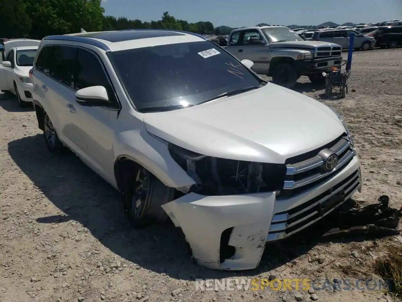 1 Photograph of a damaged car 5TDDZRFH5KS981337 TOYOTA HIGHLANDER 2019