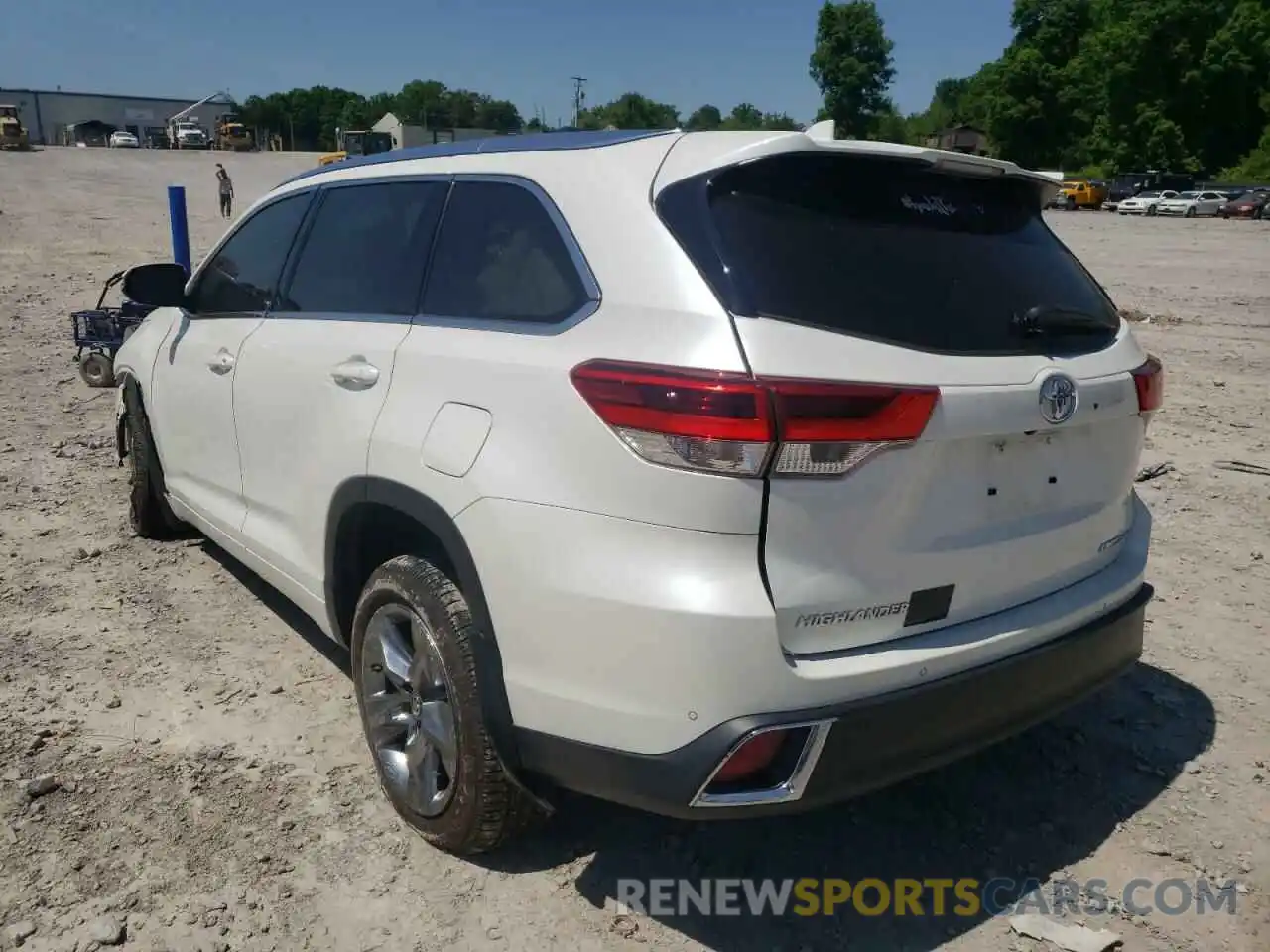 3 Photograph of a damaged car 5TDDZRFH5KS981337 TOYOTA HIGHLANDER 2019