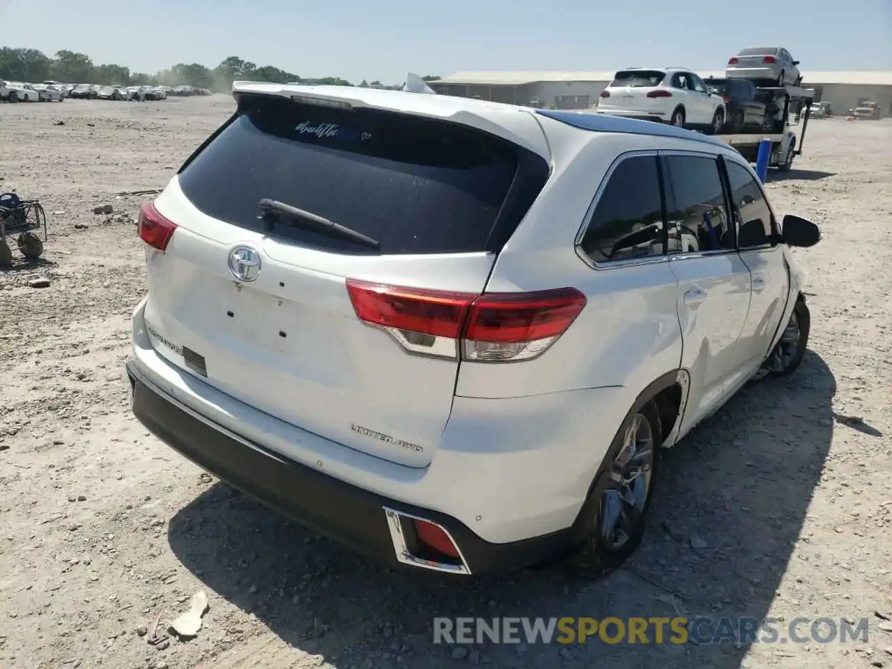 4 Photograph of a damaged car 5TDDZRFH5KS981337 TOYOTA HIGHLANDER 2019