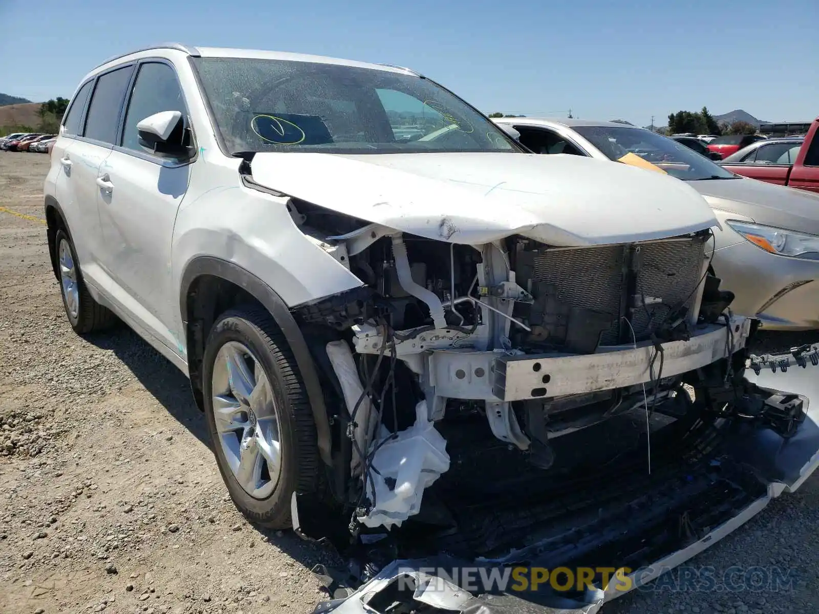 1 Photograph of a damaged car 5TDDZRFH5KS982858 TOYOTA HIGHLANDER 2019