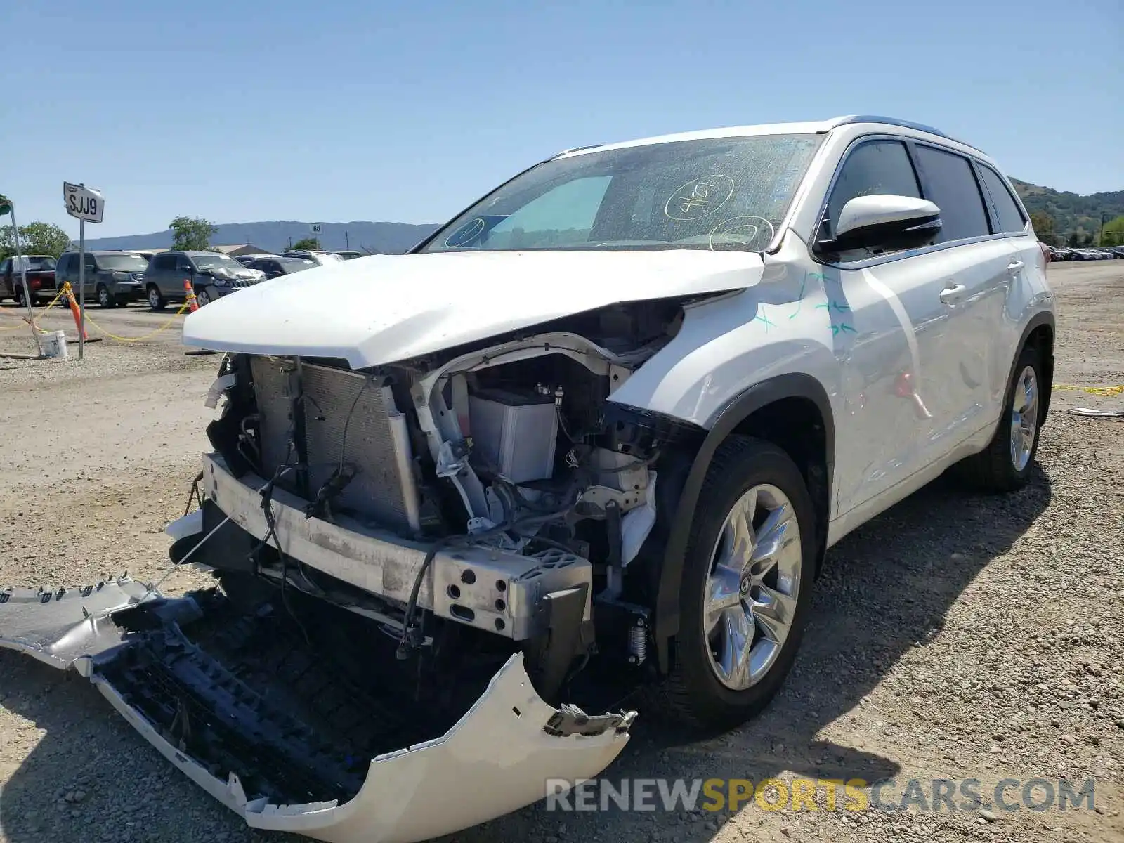 2 Photograph of a damaged car 5TDDZRFH5KS982858 TOYOTA HIGHLANDER 2019