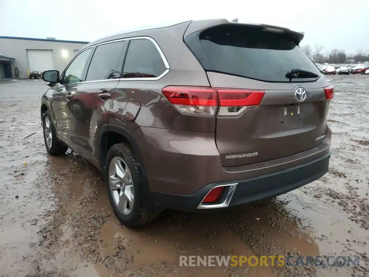 3 Photograph of a damaged car 5TDDZRFH5KS995559 TOYOTA HIGHLANDER 2019