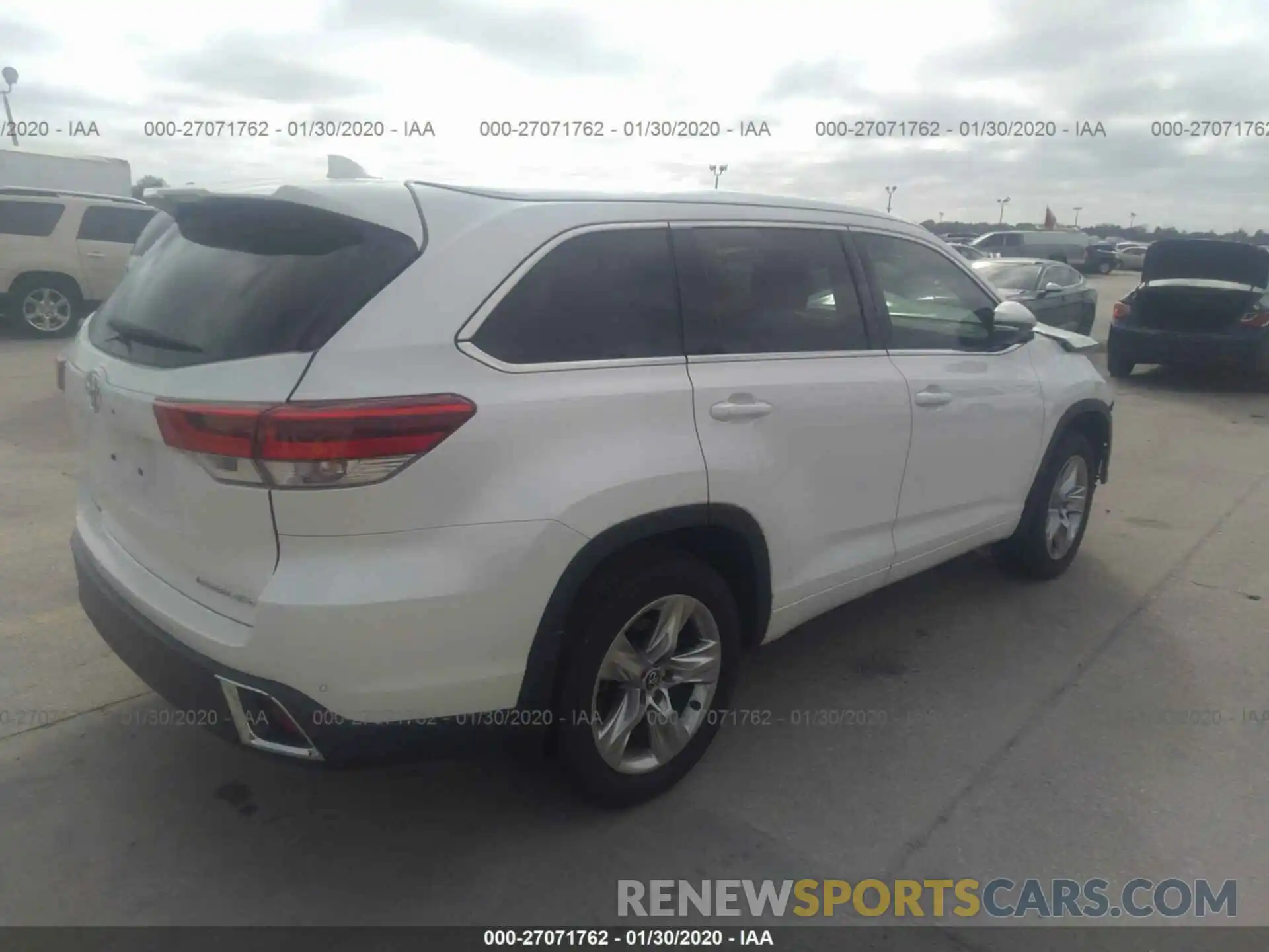 4 Photograph of a damaged car 5TDDZRFH6KS712487 TOYOTA HIGHLANDER 2019